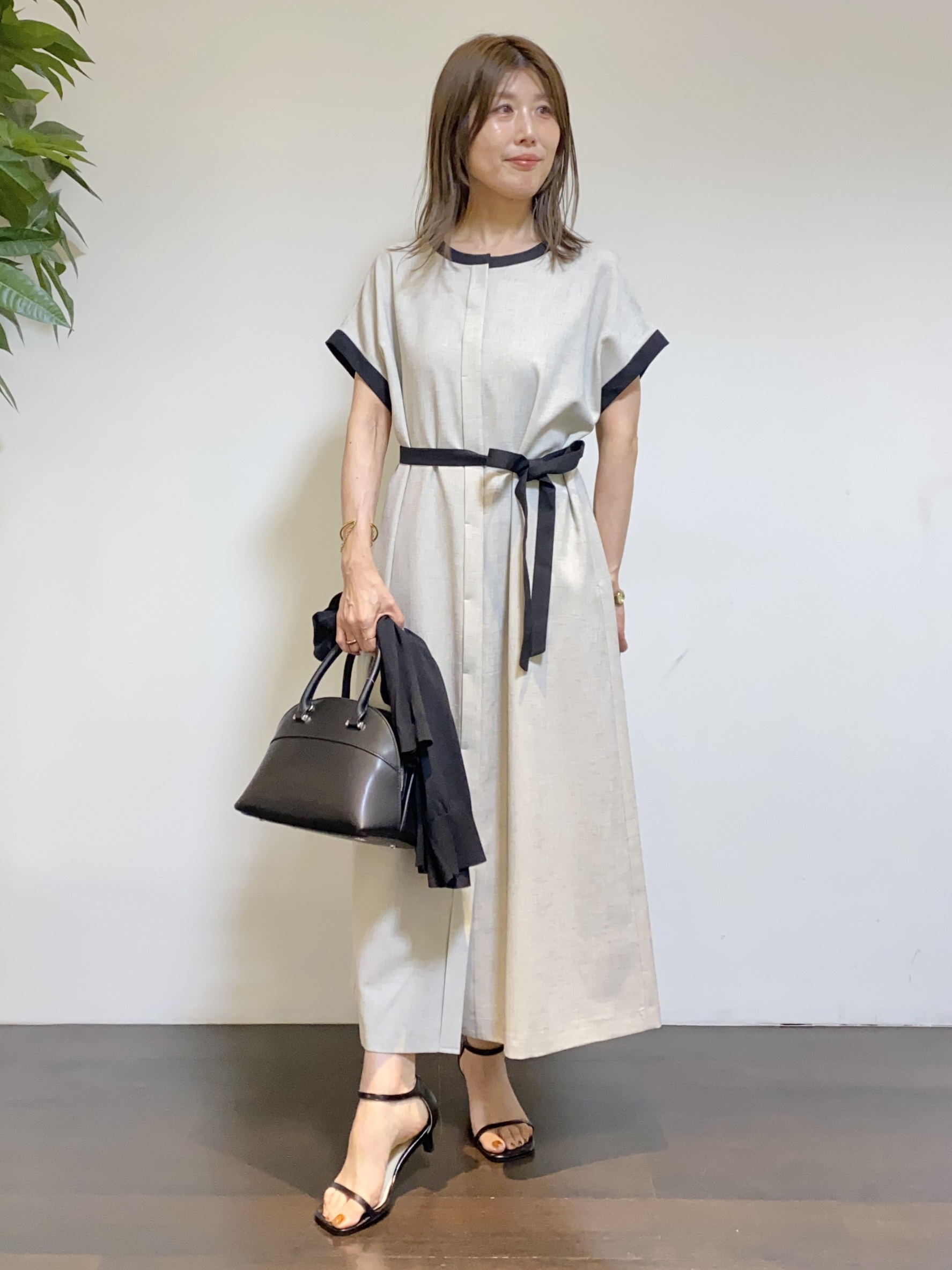 tomoさんの「UNTITLED｜【すっきりコンパクト】ドライタッチ5分袖カーディガン」を使ったコーディネート