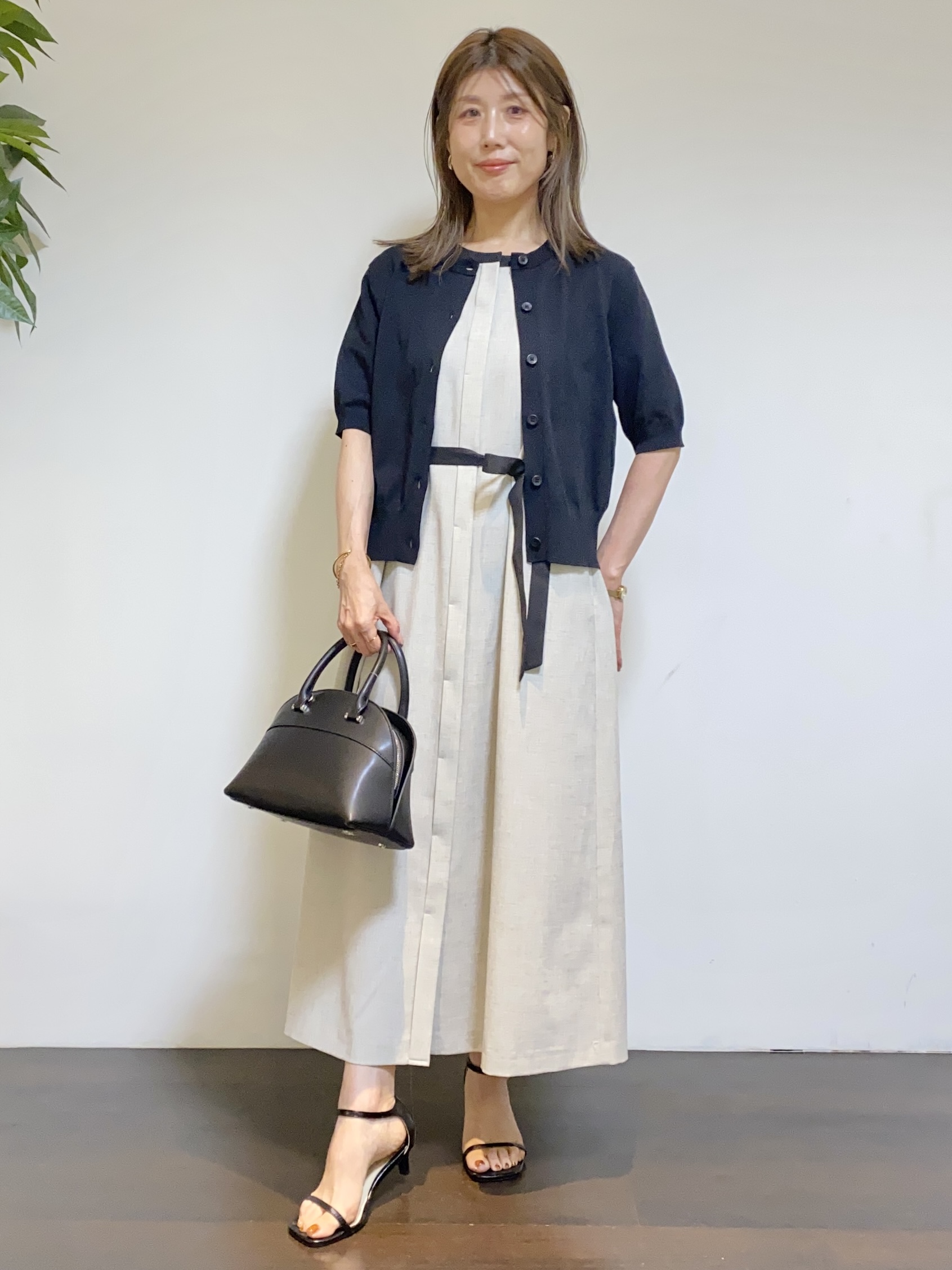 tomoさんの「UNTITLED｜【すっきりコンパクト】ドライタッチ5分袖カーディガン」を使ったコーディネート