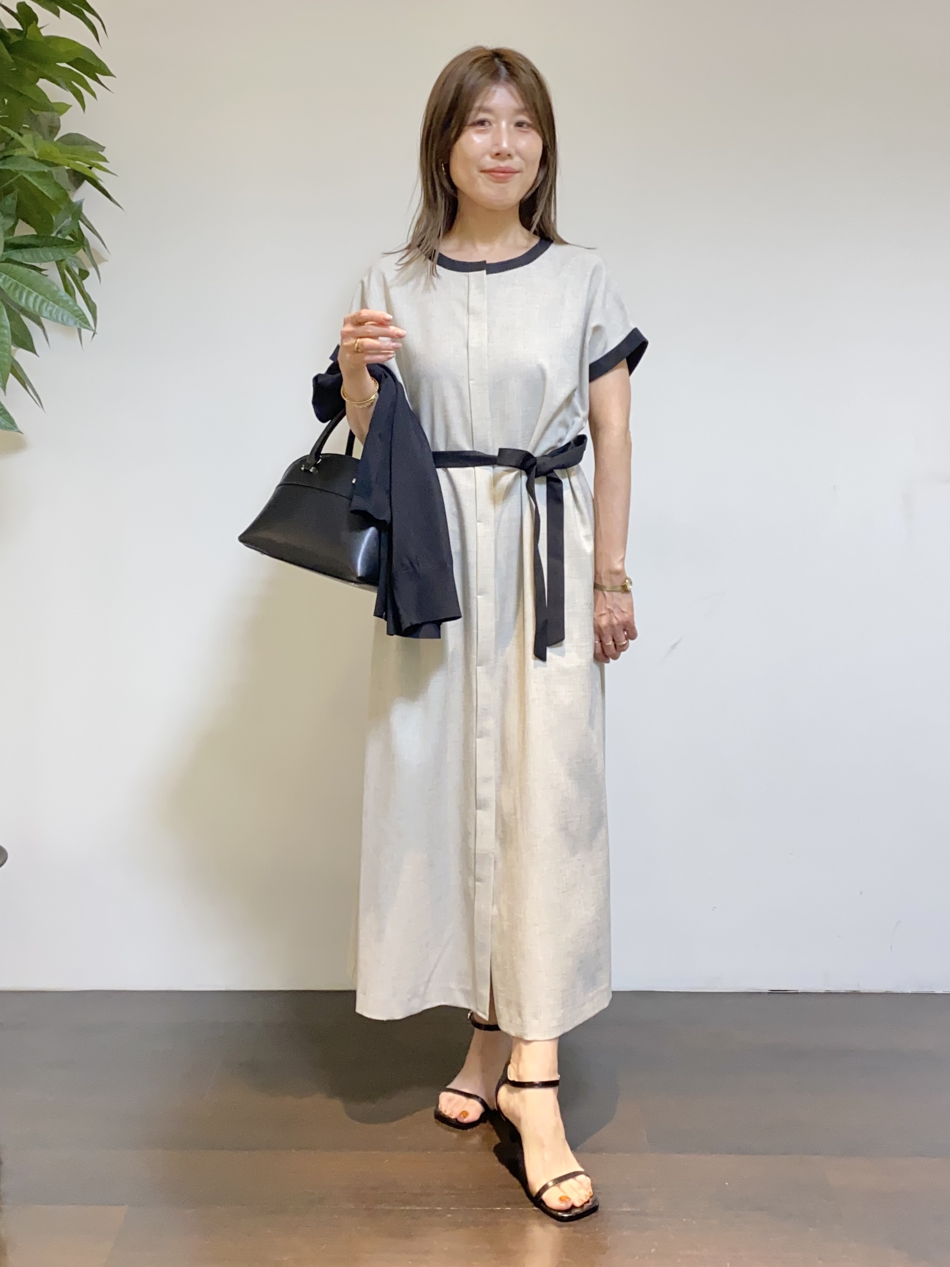 tomoさんの「UNTITLED｜【すっきりコンパクト】ドライタッチ5分袖カーディガン」を使ったコーディネート