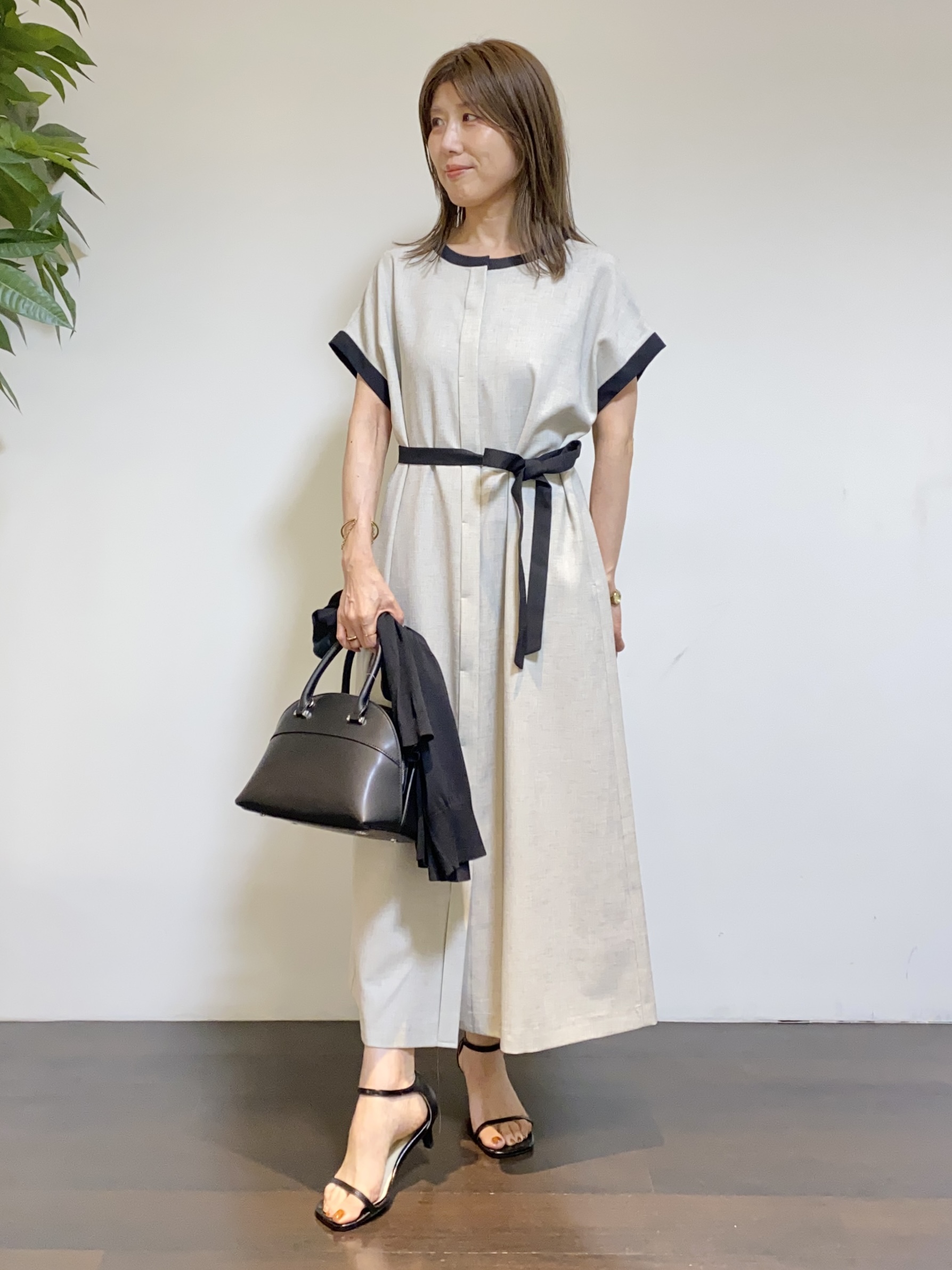 tomoさんの「UNTITLED｜【すっきりコンパクト】ドライタッチ5分袖カーディガン」を使ったコーディネート