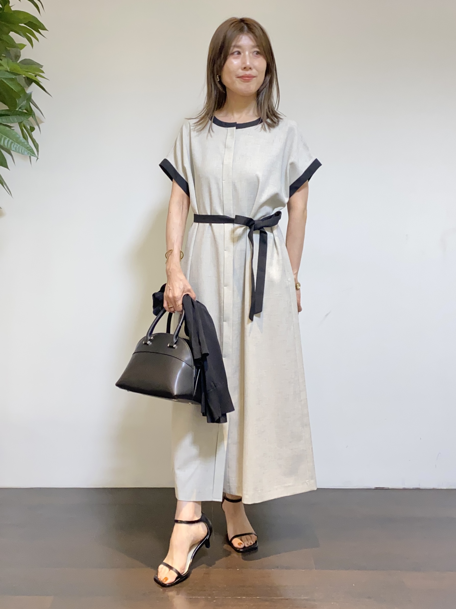 tomoさんの「UNTITLED｜【すっきりコンパクト】ドライタッチ5分袖カーディガン」を使ったコーディネート