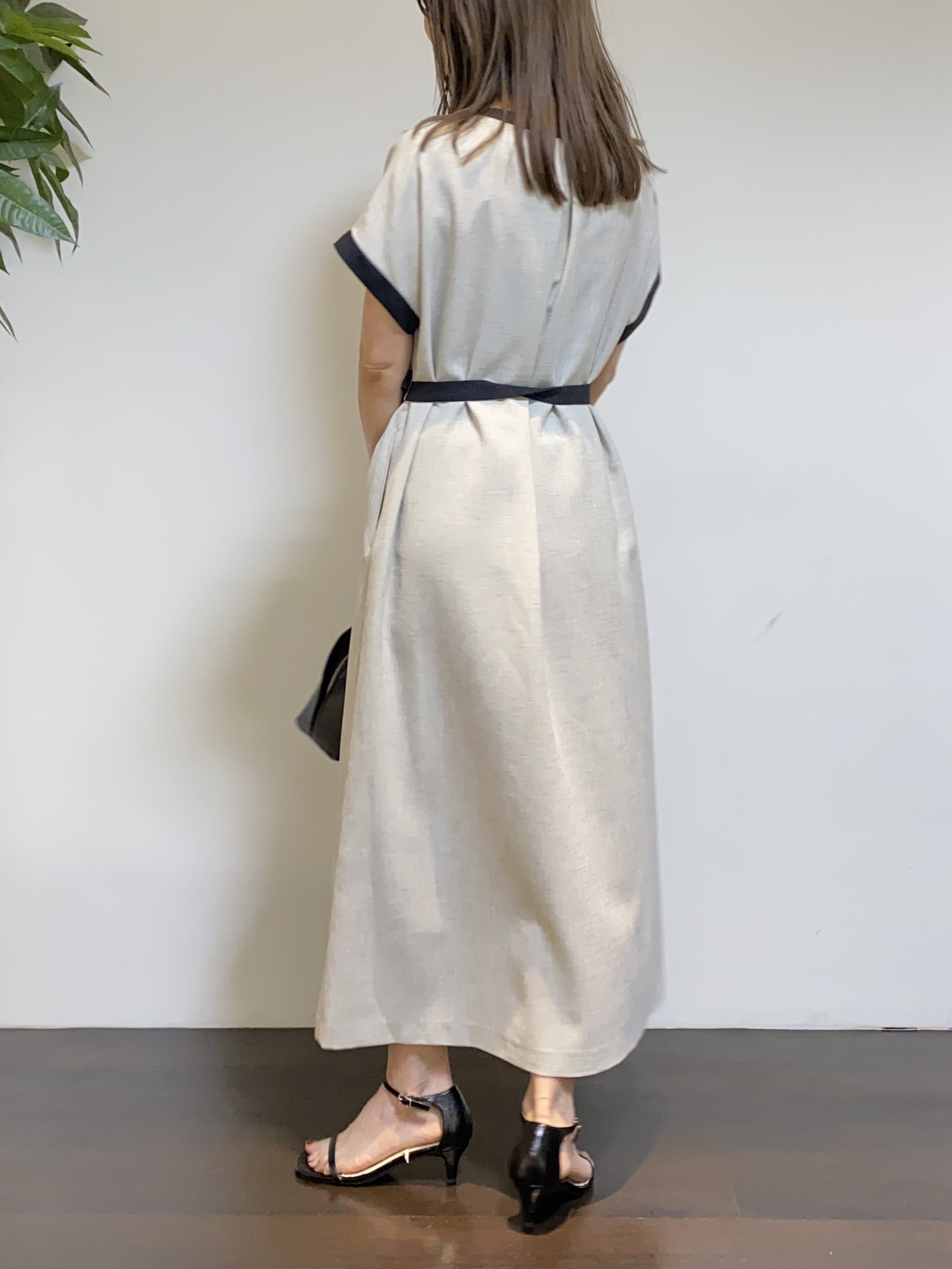 tomoさんの「UNTITLED｜【すっきりコンパクト】ドライタッチ5分袖カーディガン」を使ったコーディネート