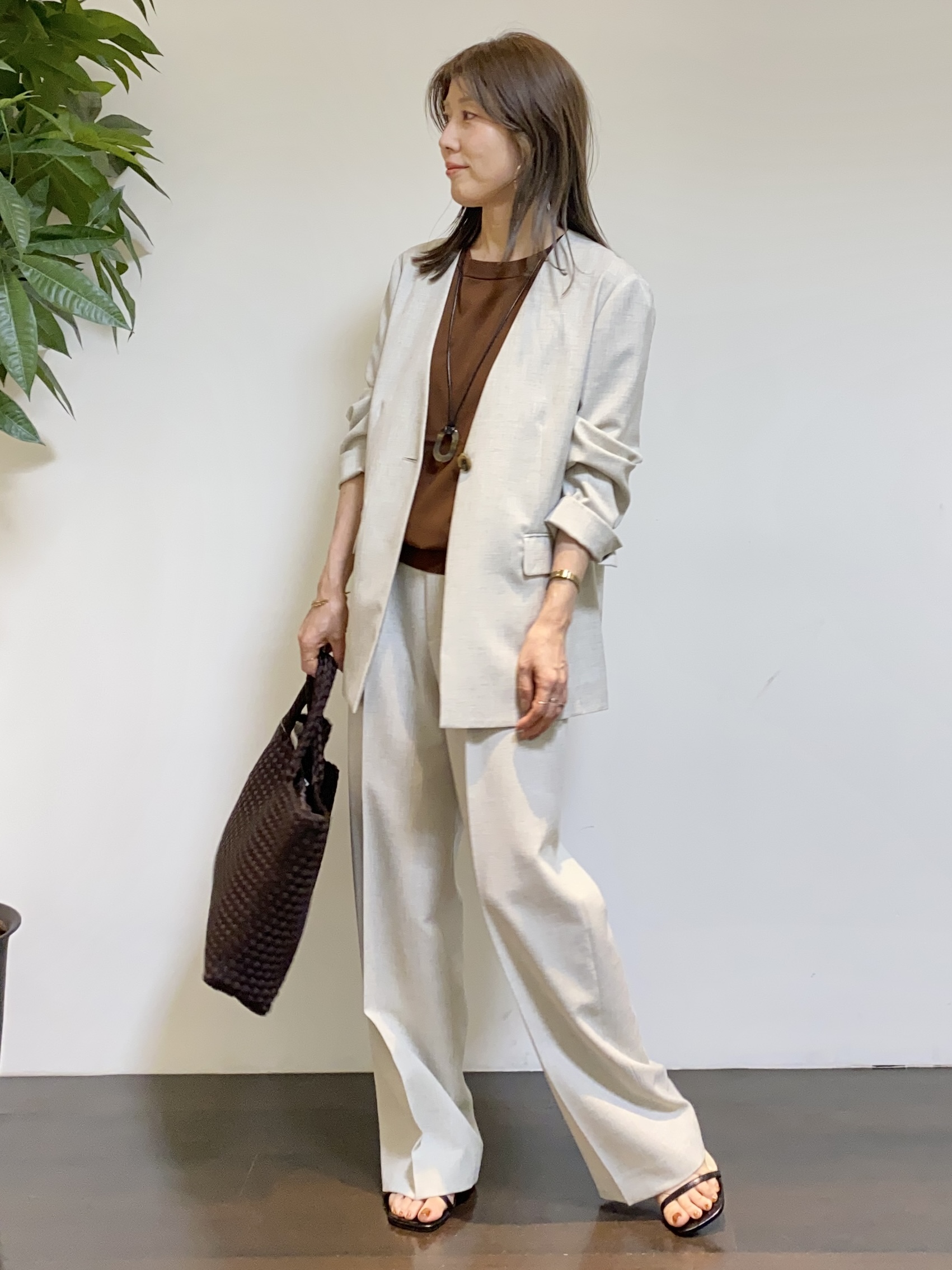 tomoさんの「UNTITLED｜【さらりと快適/セットアップ可/UV/接触冷感】スラブカラーレスジャケット」を使ったコーディネート