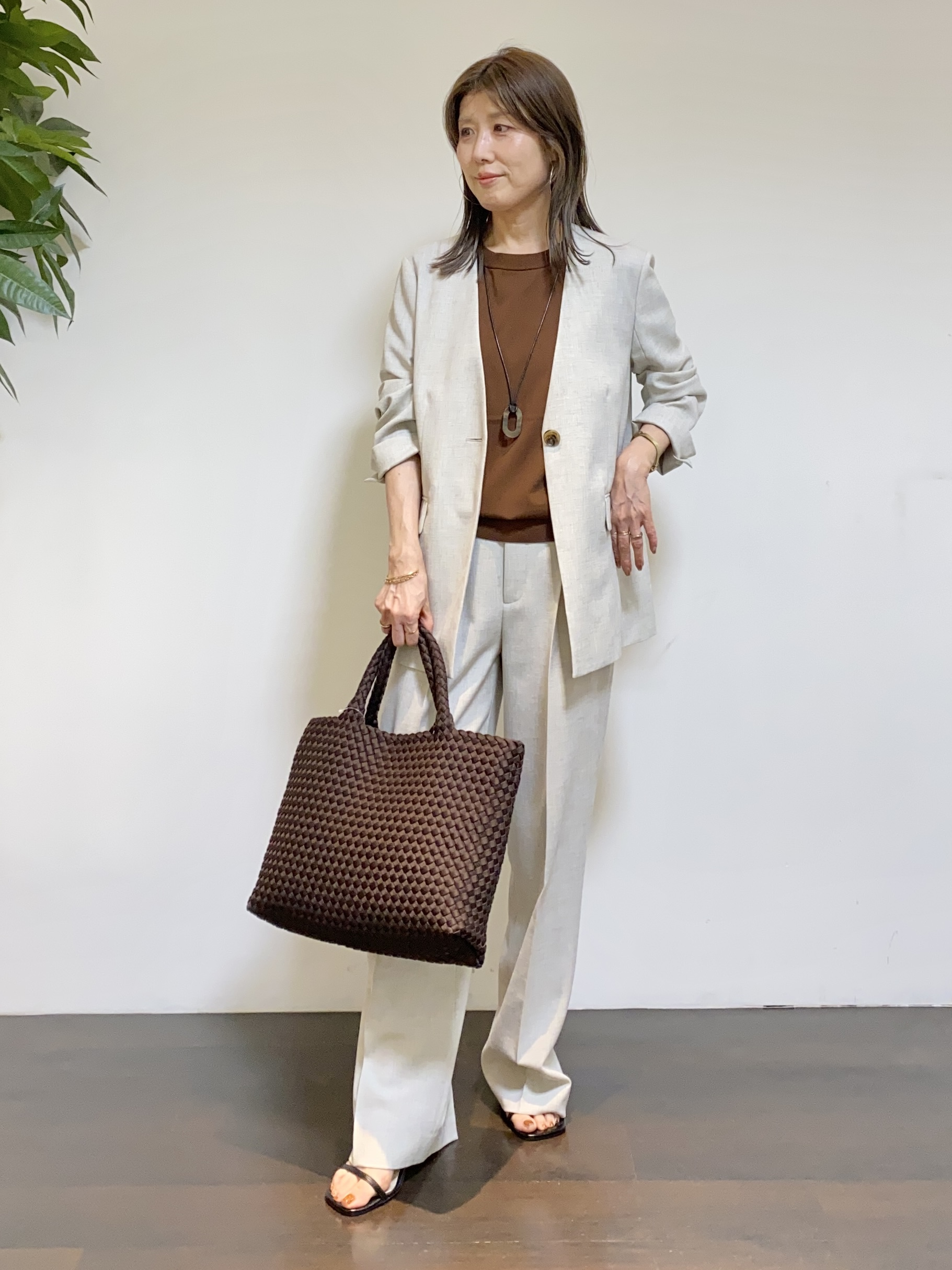 tomoさんの「UNTITLED｜【さらりと快適/セットアップ可/UV/接触冷感】スラブカラーレスジャケット」を使ったコーディネート