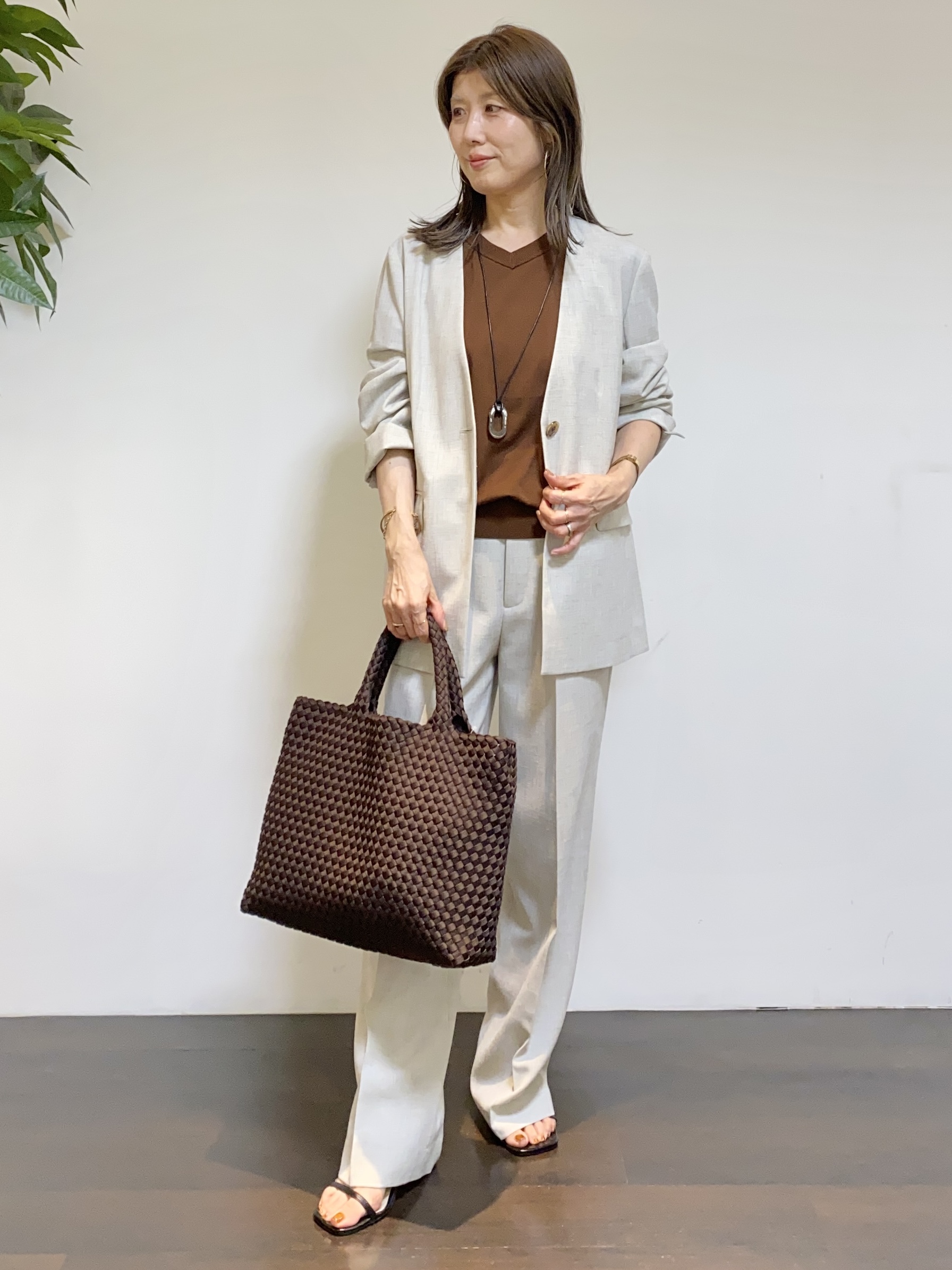 tomoさんの「UNTITLED｜【さらりと快適/セットアップ可/UV/接触冷感】スラブカラーレスジャケット」を使ったコーディネート