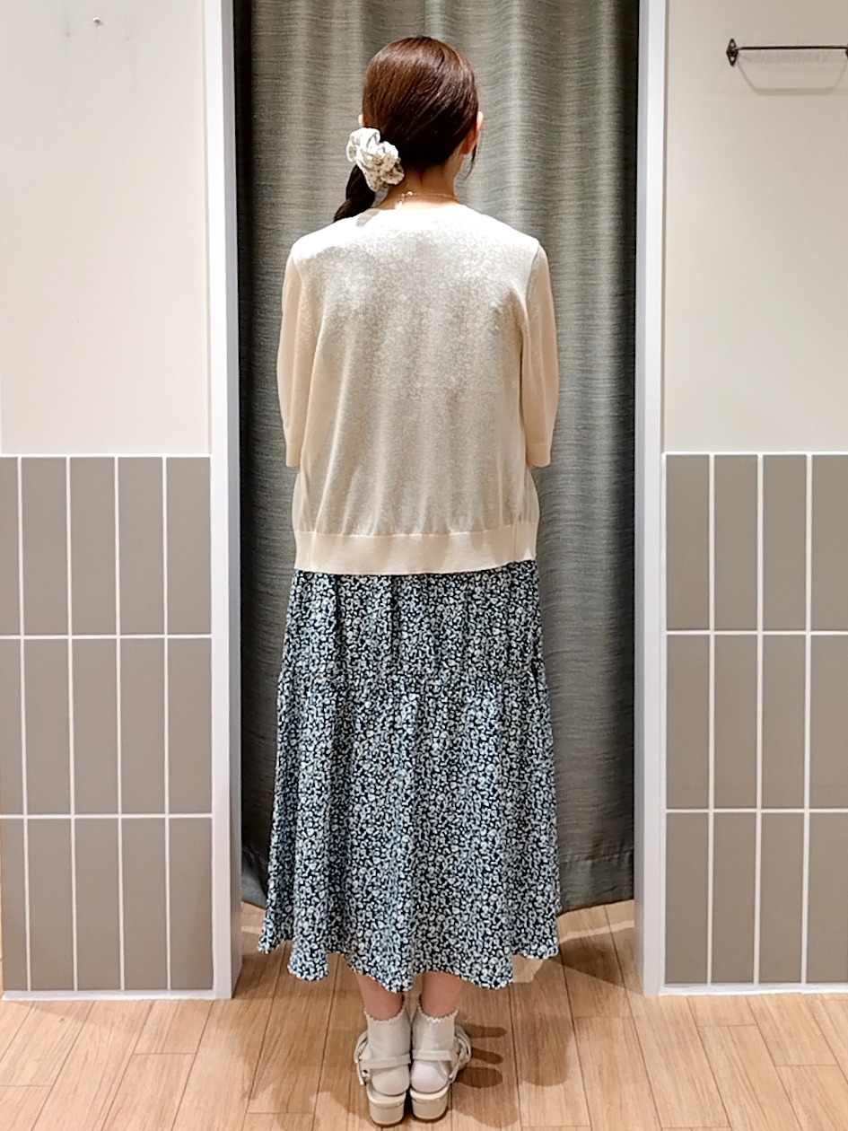 reiaさんの「grove｜【洗える】大人のシアーニットカーディガン」を使ったコーディネート