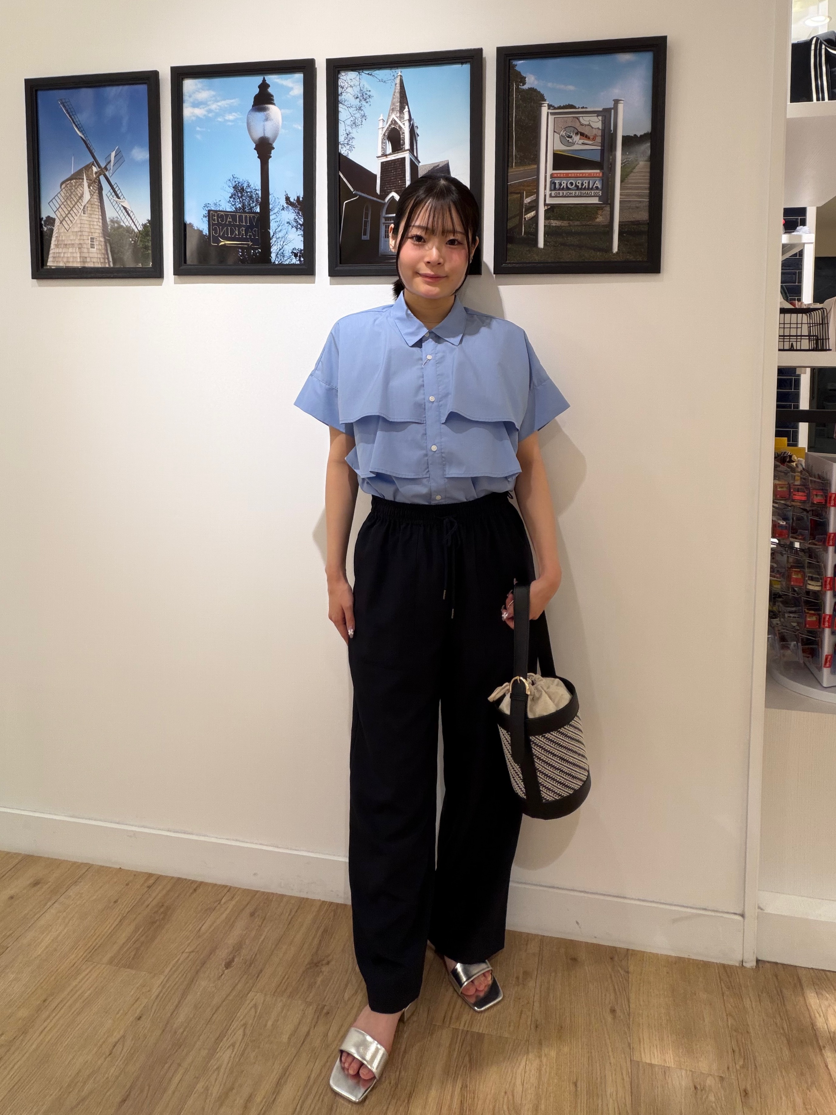 秦美里さんの「Dessin｜【マシンウォッシャブル】ダブルフリルブラウス」を使ったコーディネート