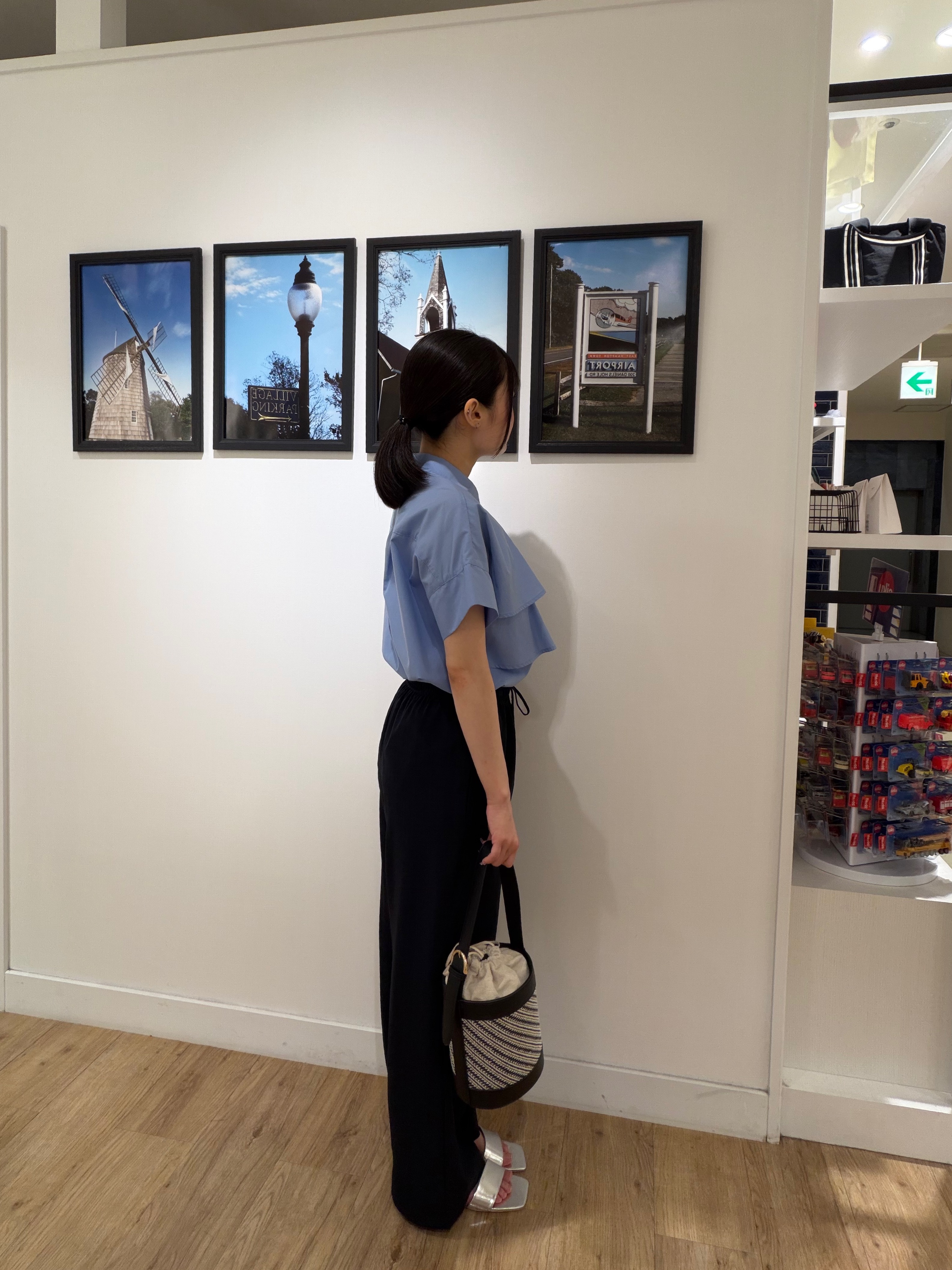 秦美里さんの「Dessin｜【マシンウォッシャブル】ダブルフリルブラウス」を使ったコーディネート