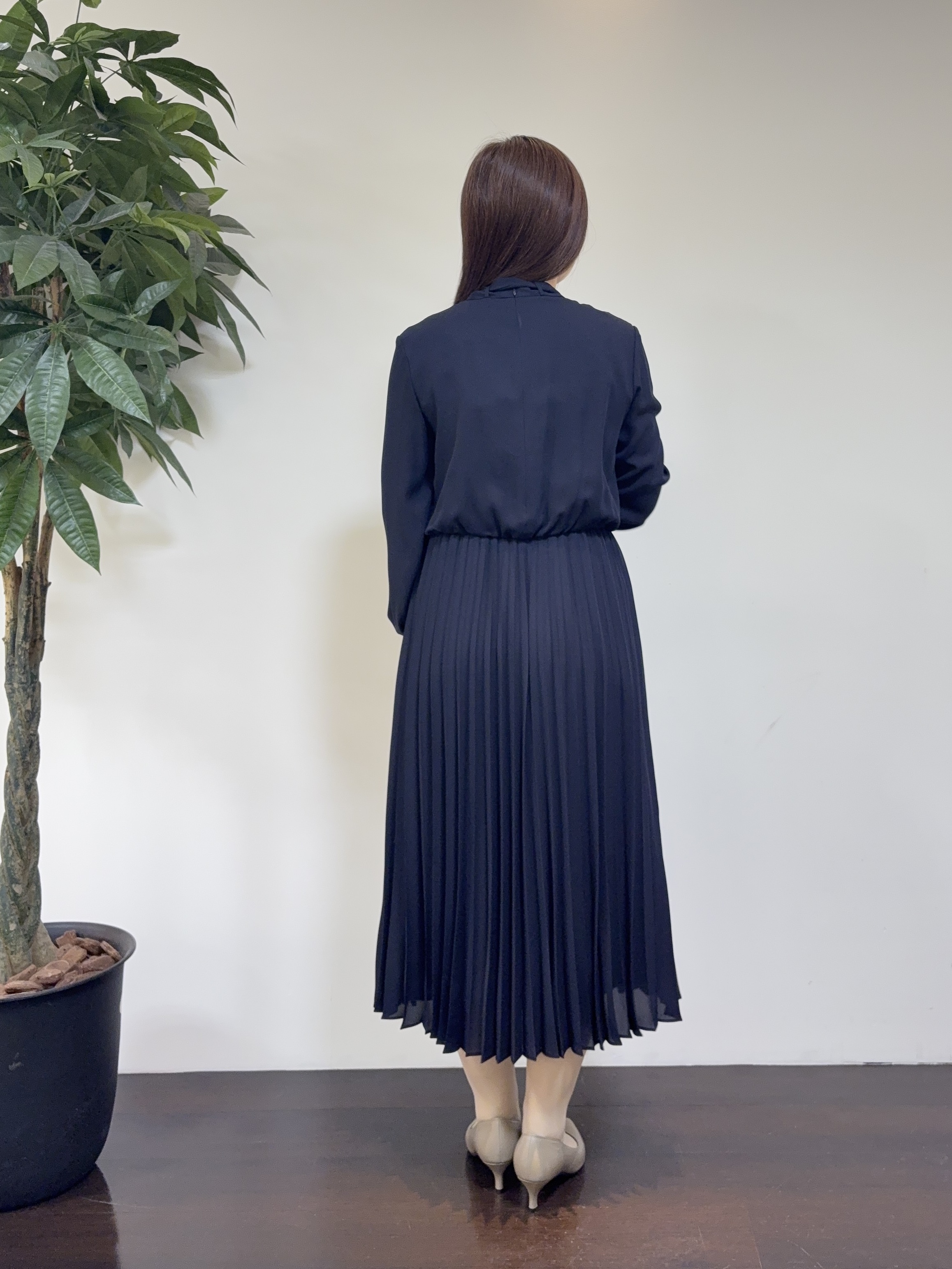 CHISATOさんの「UNTITLED｜【フォーマル/洗える】ボウタイ プリーツワンピース」を使ったコーディネート