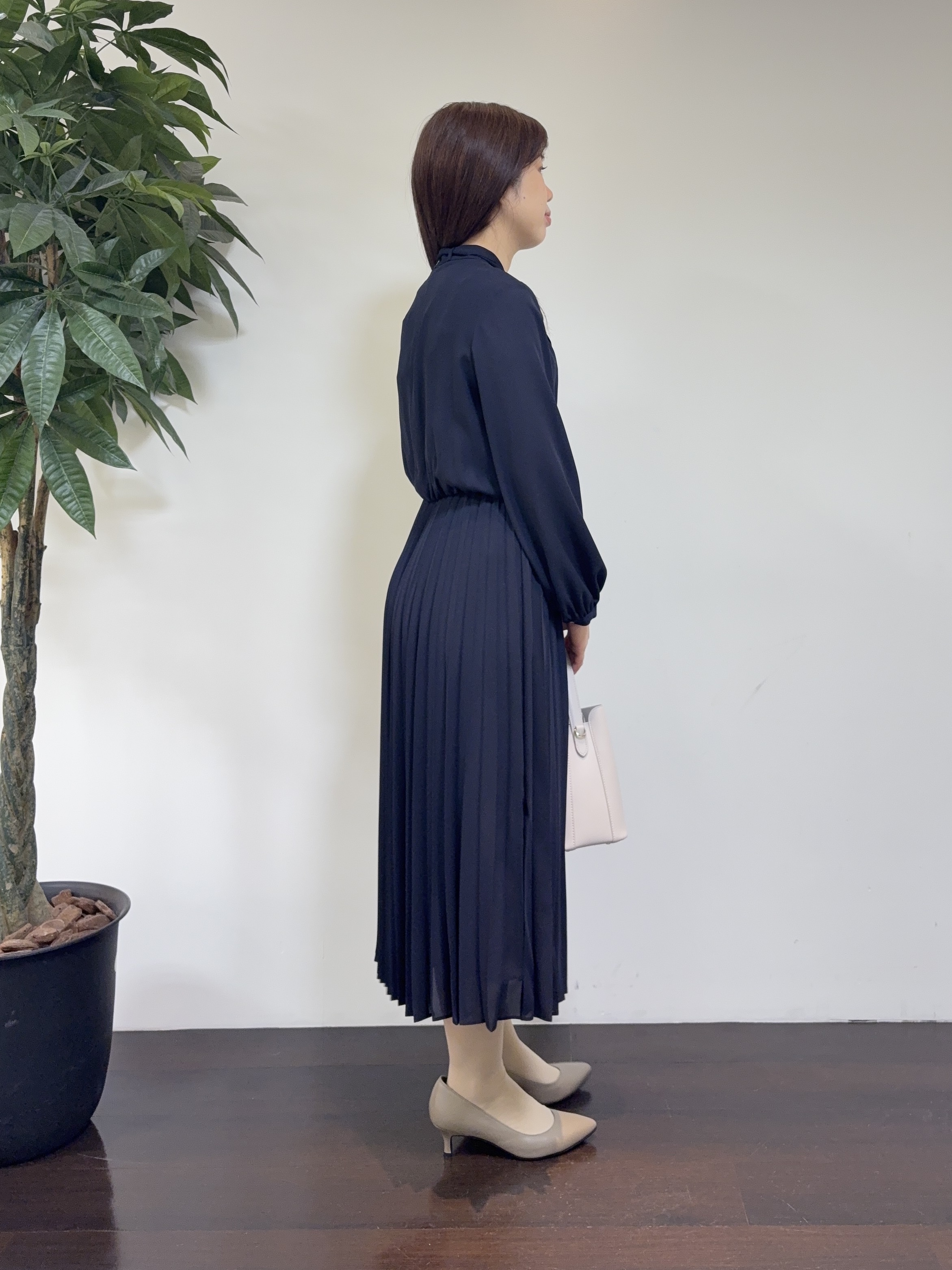 CHISATOさんの「UNTITLED｜【フォーマル/洗える】ボウタイ プリーツワンピース」を使ったコーディネート