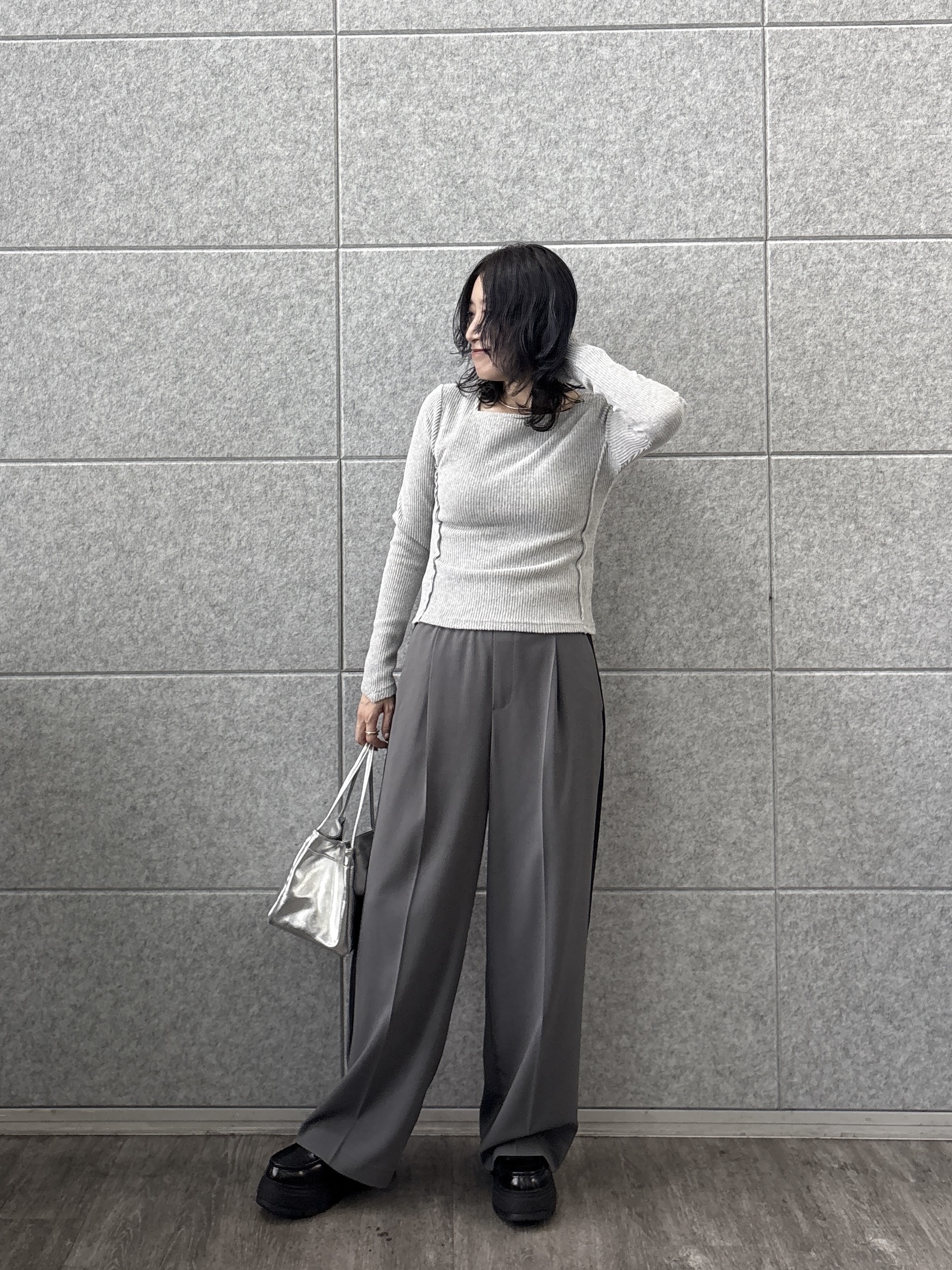 kotakiさんの「INDIVI｜Comfy SET UP｜イージーサイドラインワイドパンツ【セットアップ対応／通勤／カセット服／接触」を使ったコーディネート