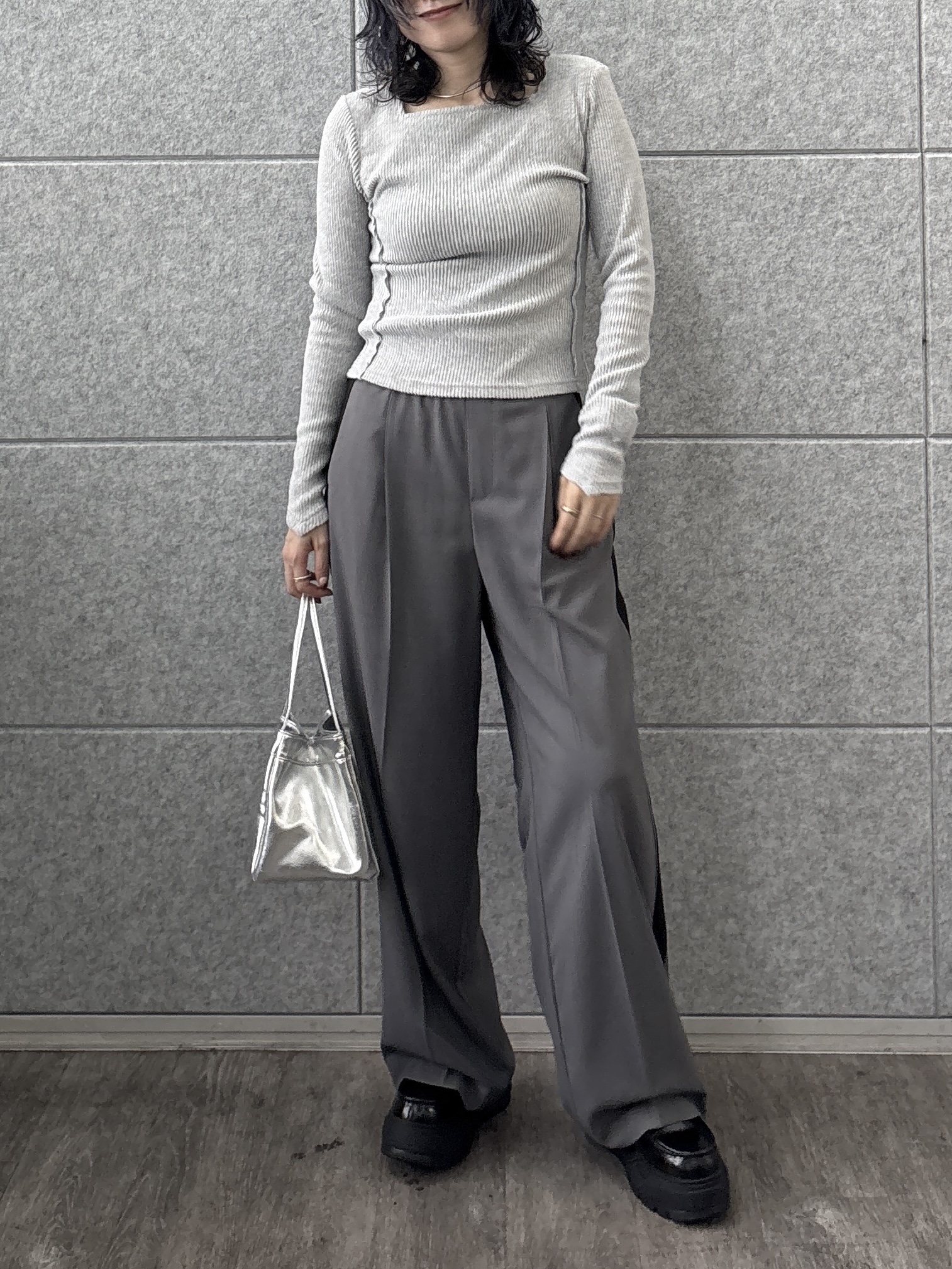 kotakiさんの「INDIVI｜Comfy SET UP｜イージーサイドラインワイドパンツ【セットアップ対応／通勤／カセット服／接触」を使ったコーディネート