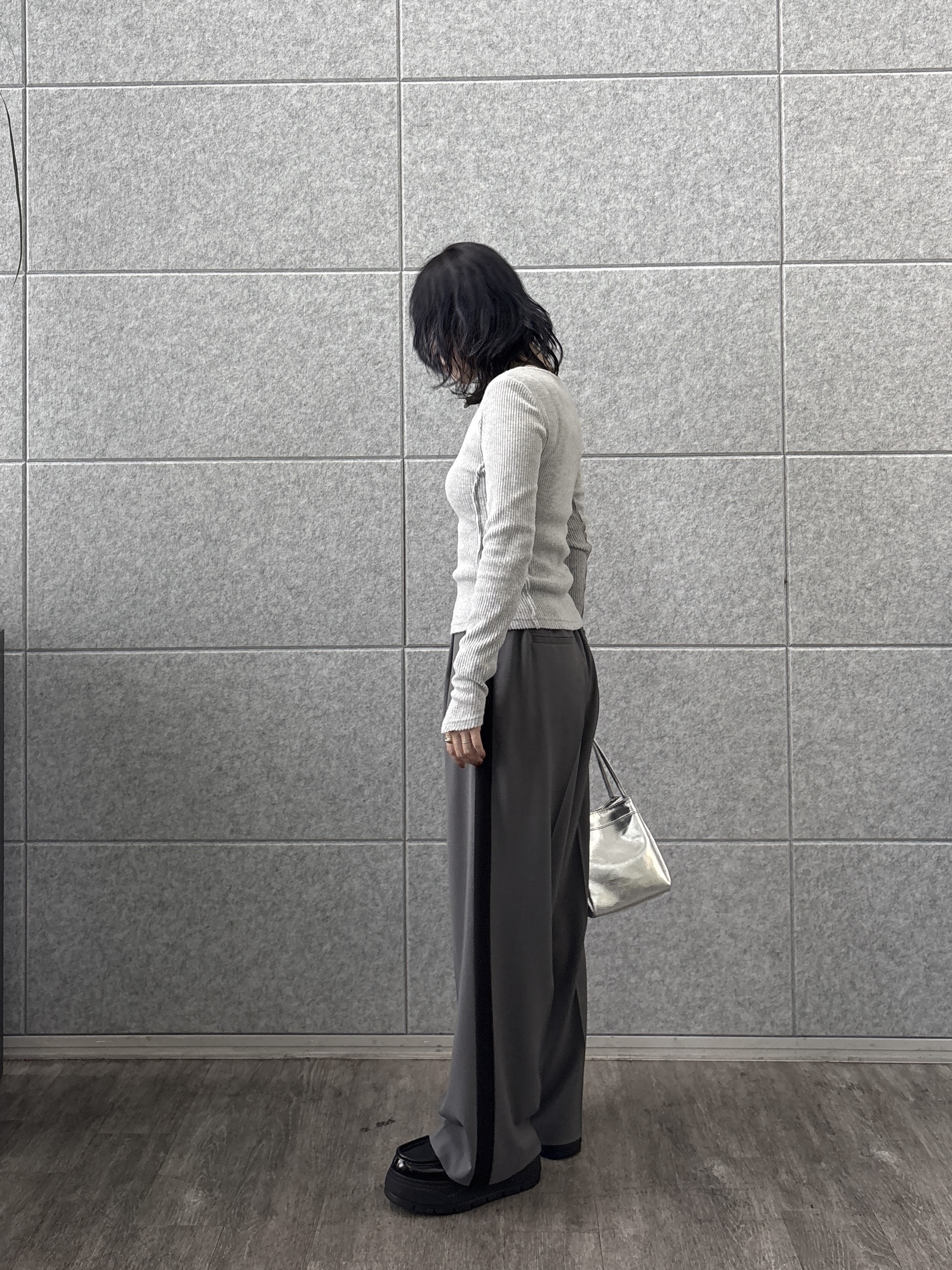 kotakiさんの「INDIVI｜Comfy SET UP｜イージーサイドラインワイドパンツ【セットアップ対応／通勤／カセット服／接触」を使ったコーディネート