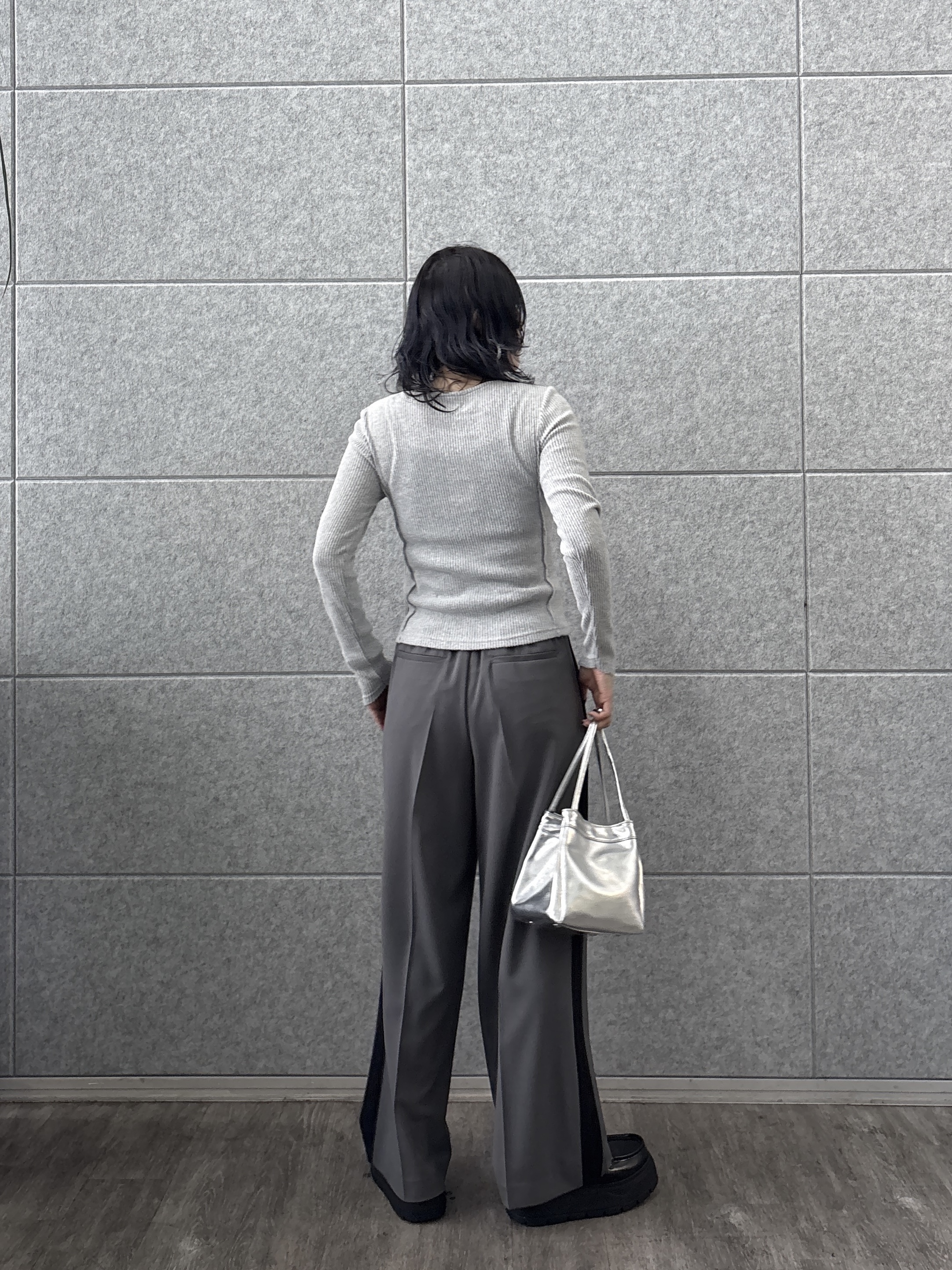 kotakiさんの「INDIVI｜Comfy SET UP｜イージーサイドラインワイドパンツ【セットアップ対応／通勤／カセット服／接触」を使ったコーディネート