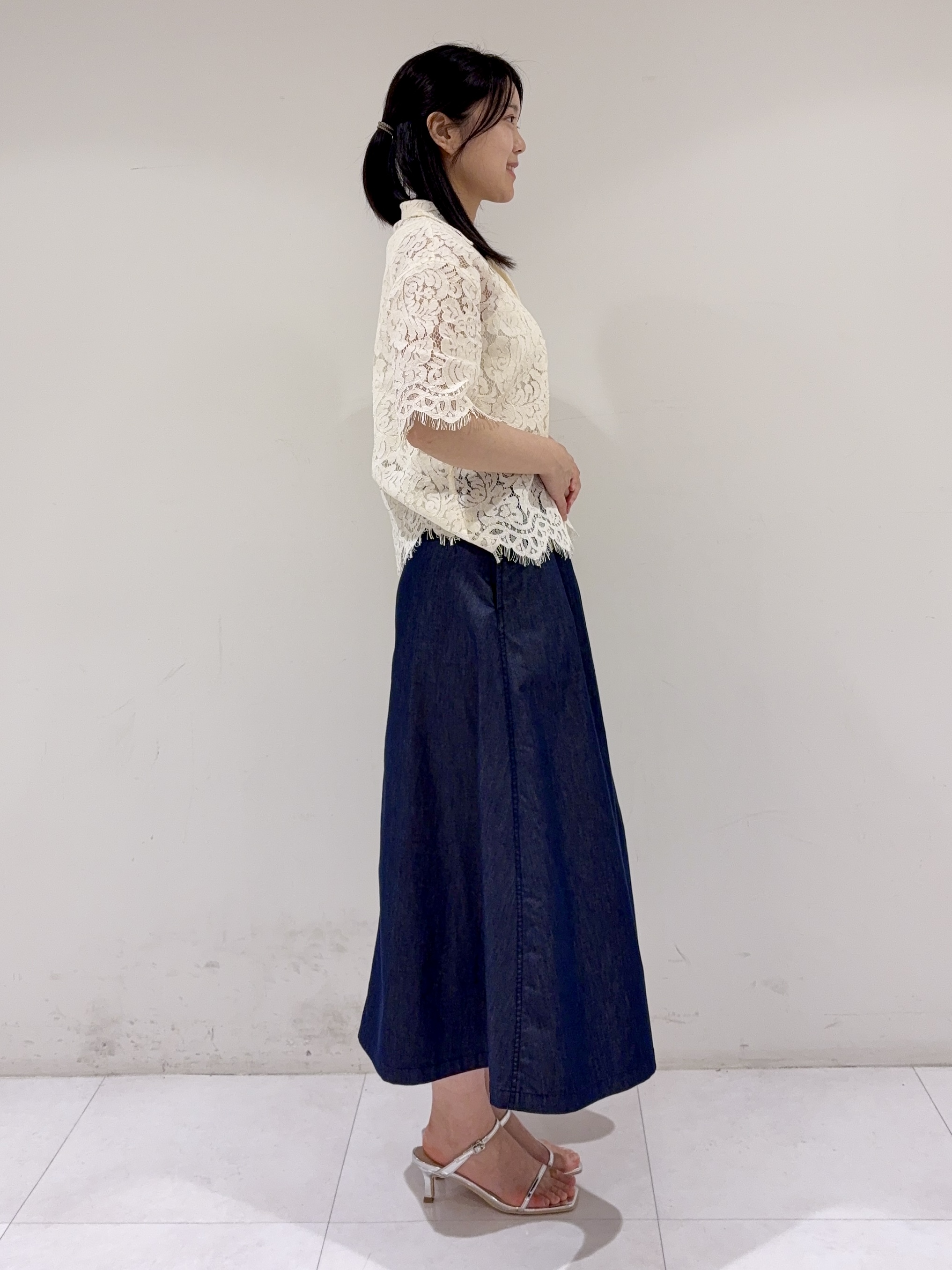 ayaさんの「DRESSTERIOR｜【ウォッシャブル/羽織りにも便利】シアーコードレースブラウス」を使ったコーディネート