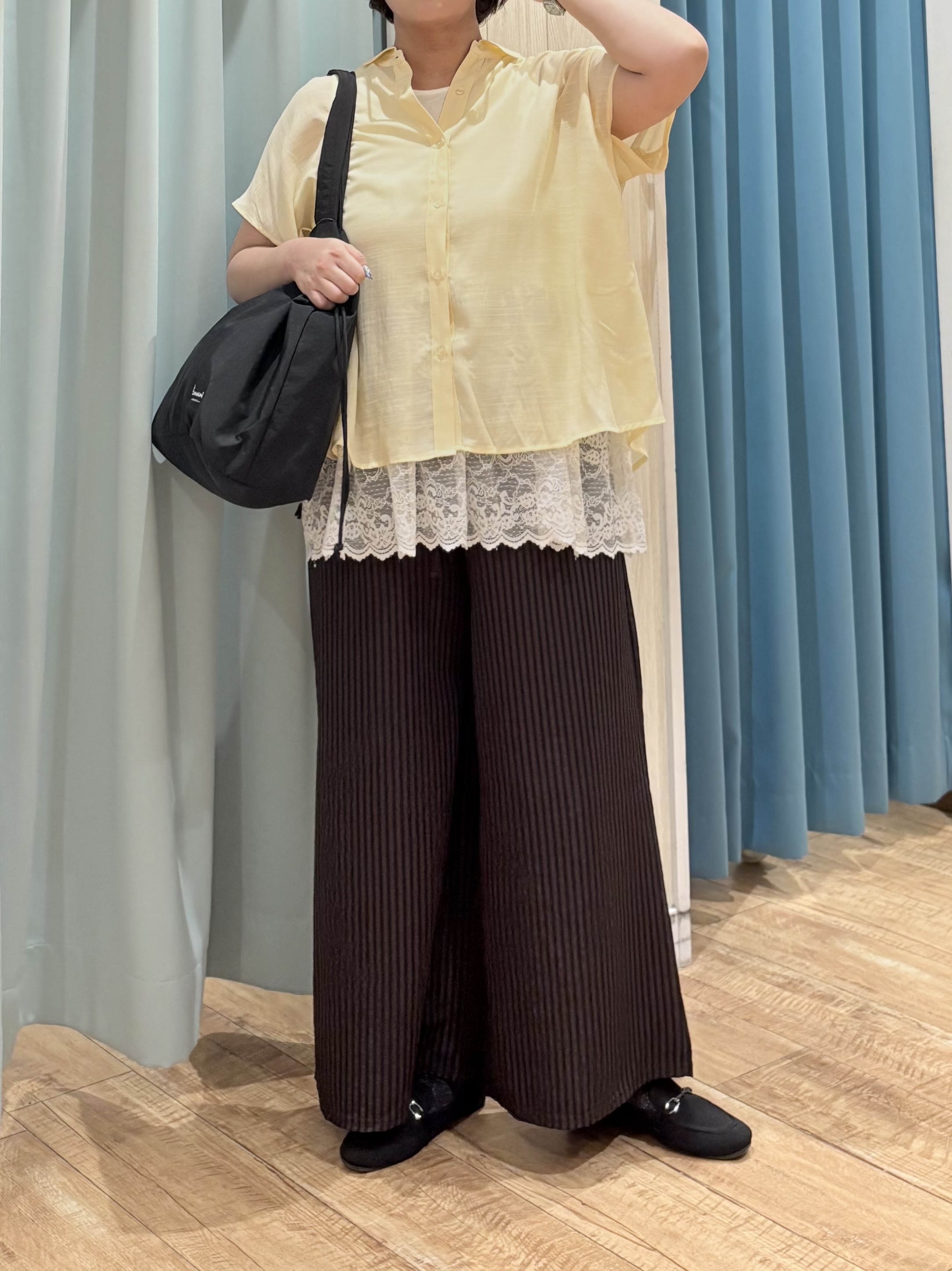 砂糖さんの「SHOO･LA･RUE｜【ひんやり/UV】ほんのりシアーで上品な バックギャザーブラウス」を使ったコーディネート