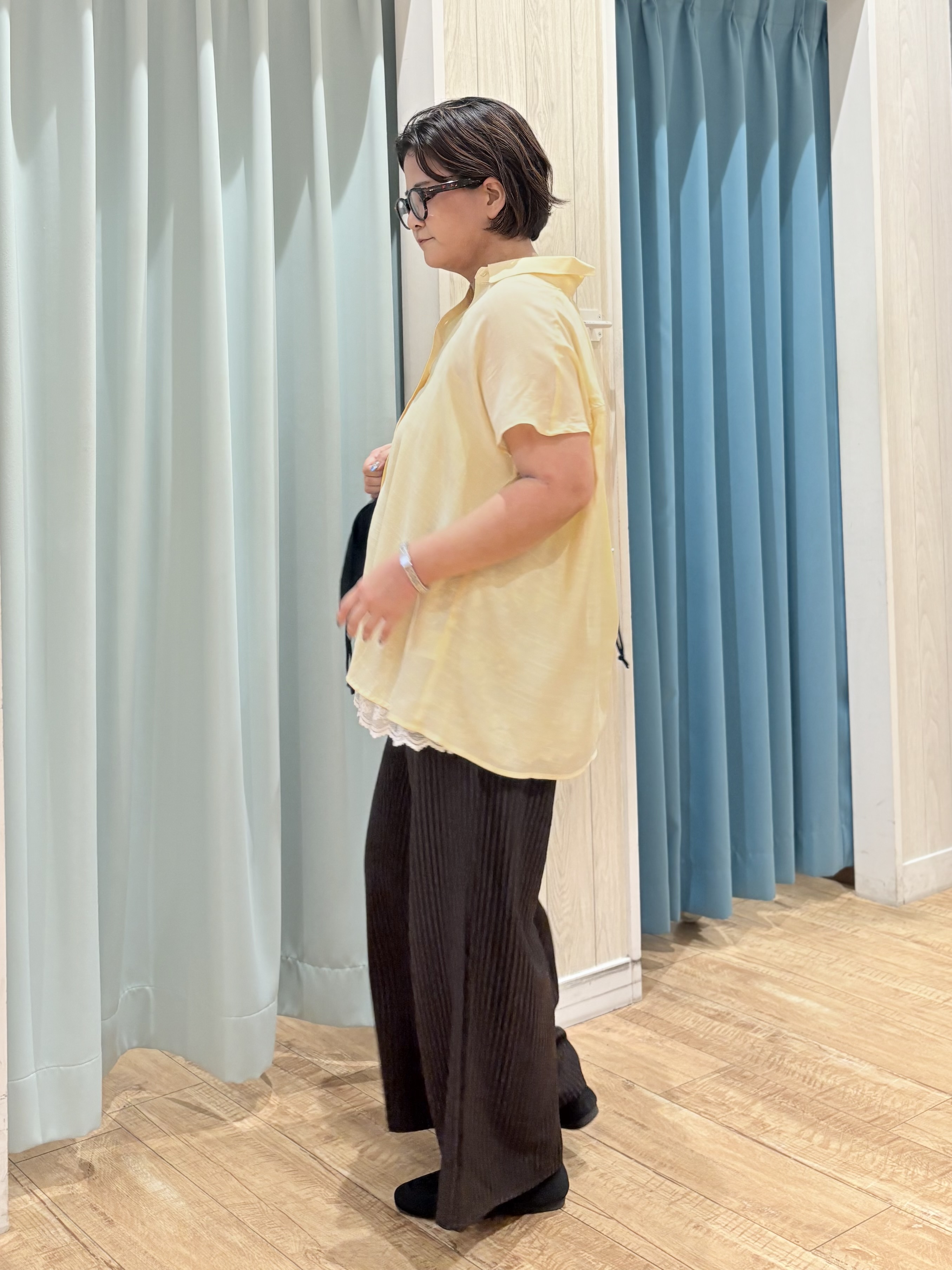 砂糖さんの「SHOO･LA･RUE｜【ひんやり/UV】ほんのりシアーで上品な バックギャザーブラウス」を使ったコーディネート