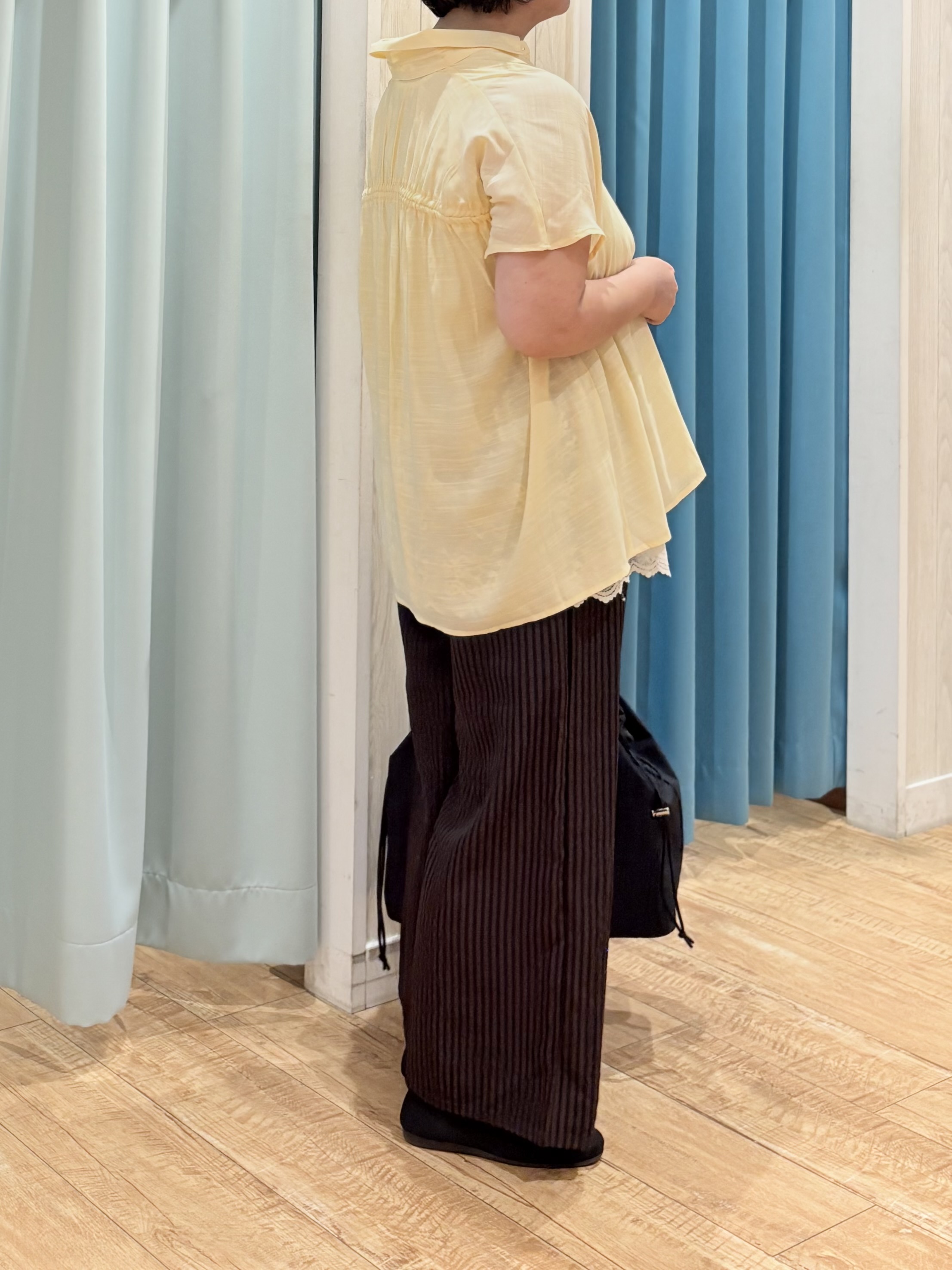 砂糖さんの「SHOO･LA･RUE｜【ひんやり/UV】ほんのりシアーで上品な バックギャザーブラウス」を使ったコーディネート