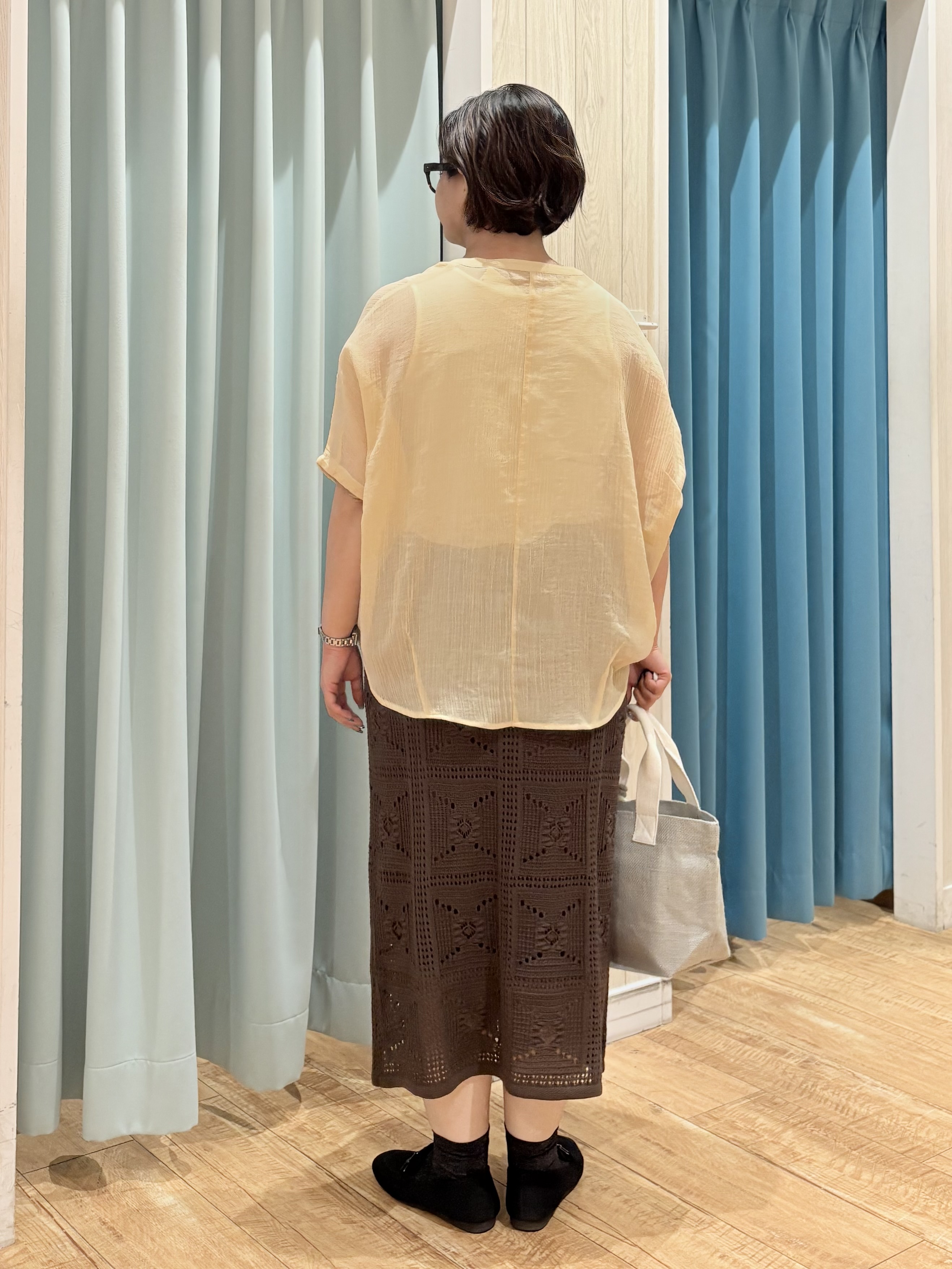 砂糖さんの「SHOO･LA･RUE｜【洗濯機可/選べる6色】ナチュラルな風合いが魅力 ゆったり楊柳シアードルマンブラウス」を使ったコーディネート