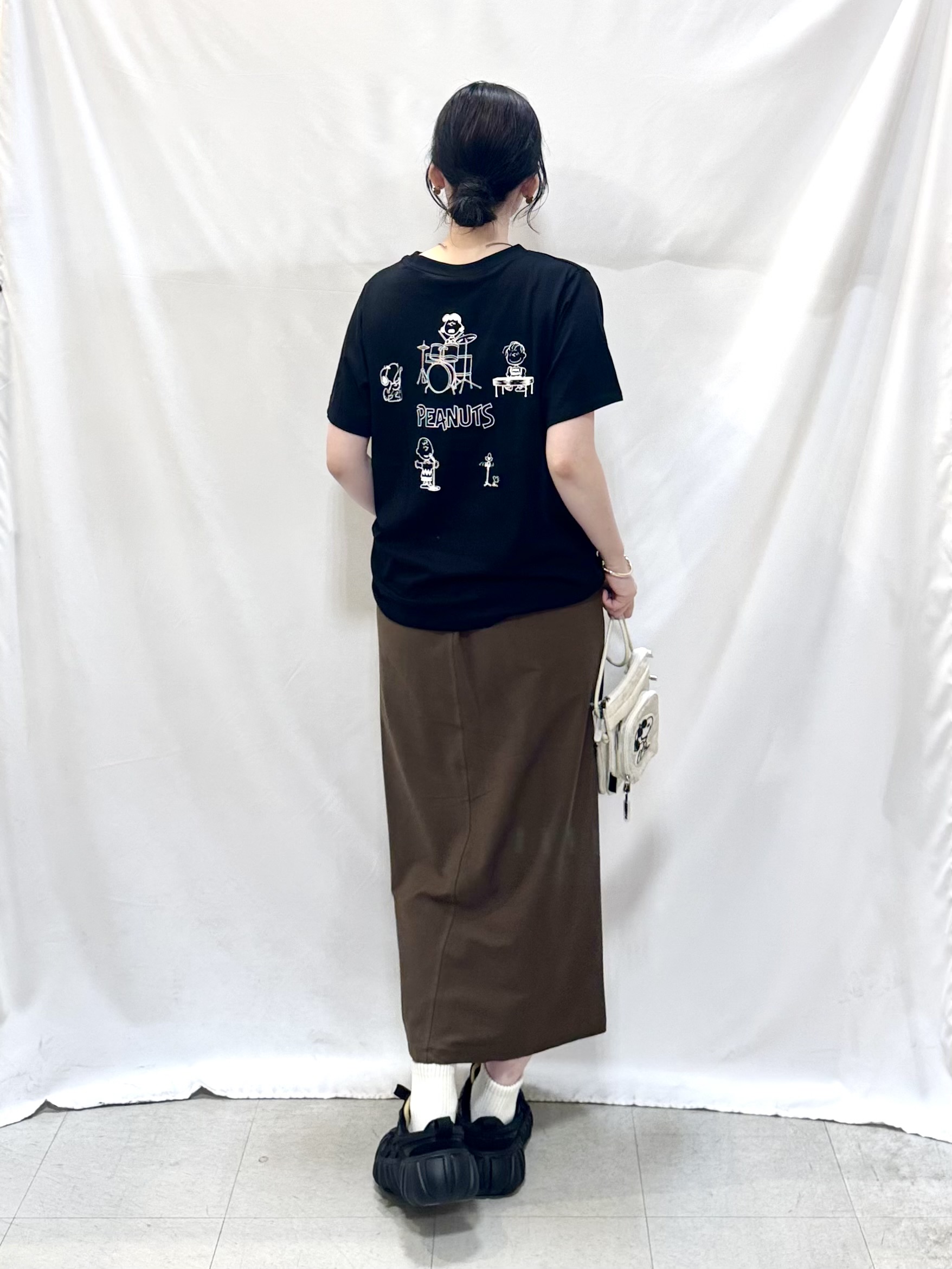 𝐇𝐢𝐫𝐨𝐦𝐢さんの「SHOO･LA･RUE｜【PEANUTS】ひんやりプリントTシャツ」を使ったコーディネート