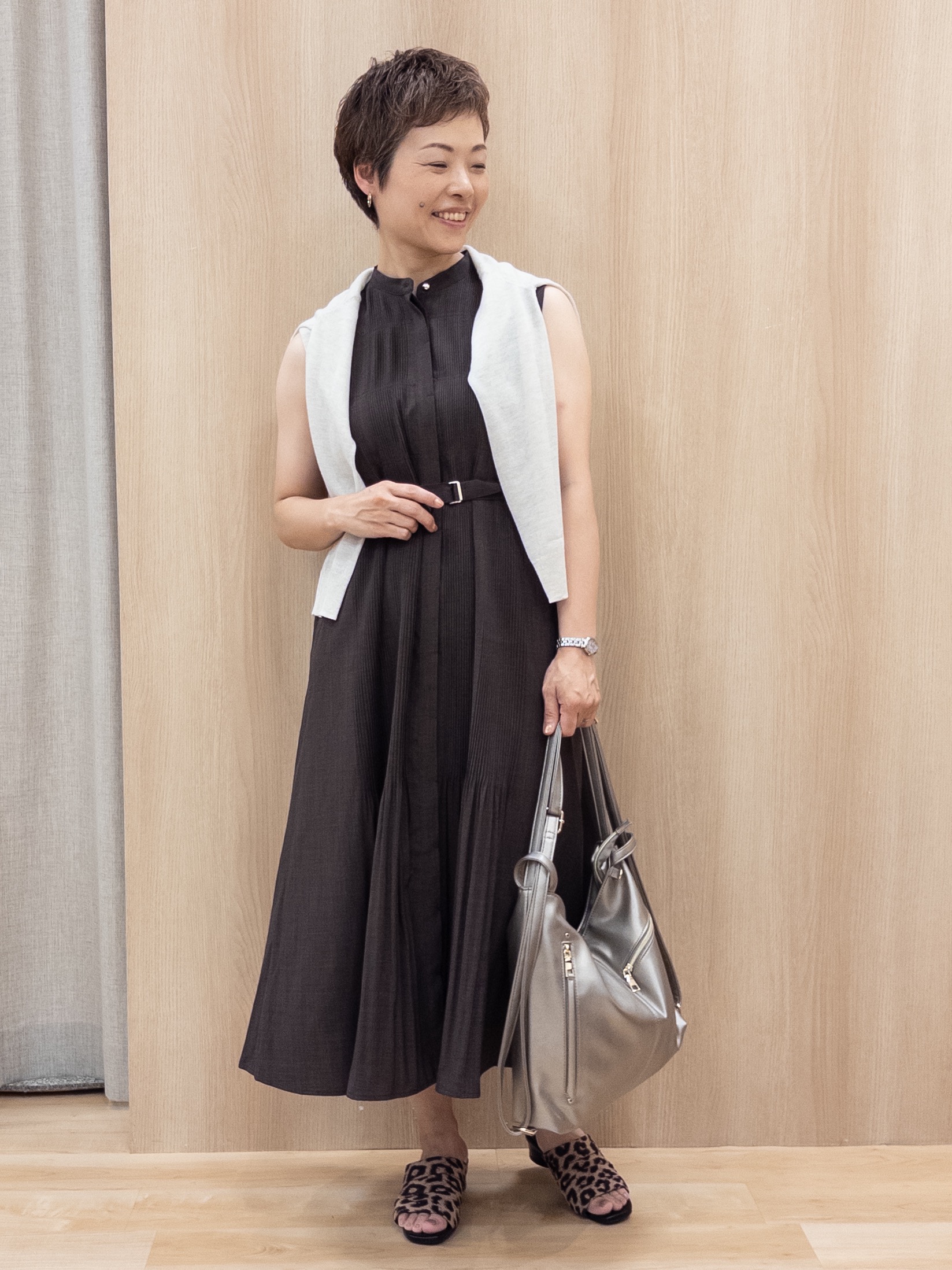シュウコさんの「grove｜【低身長さんも選べる着丈・洗濯機◎】プリーツベルトワンピース」を使ったコーディネート
