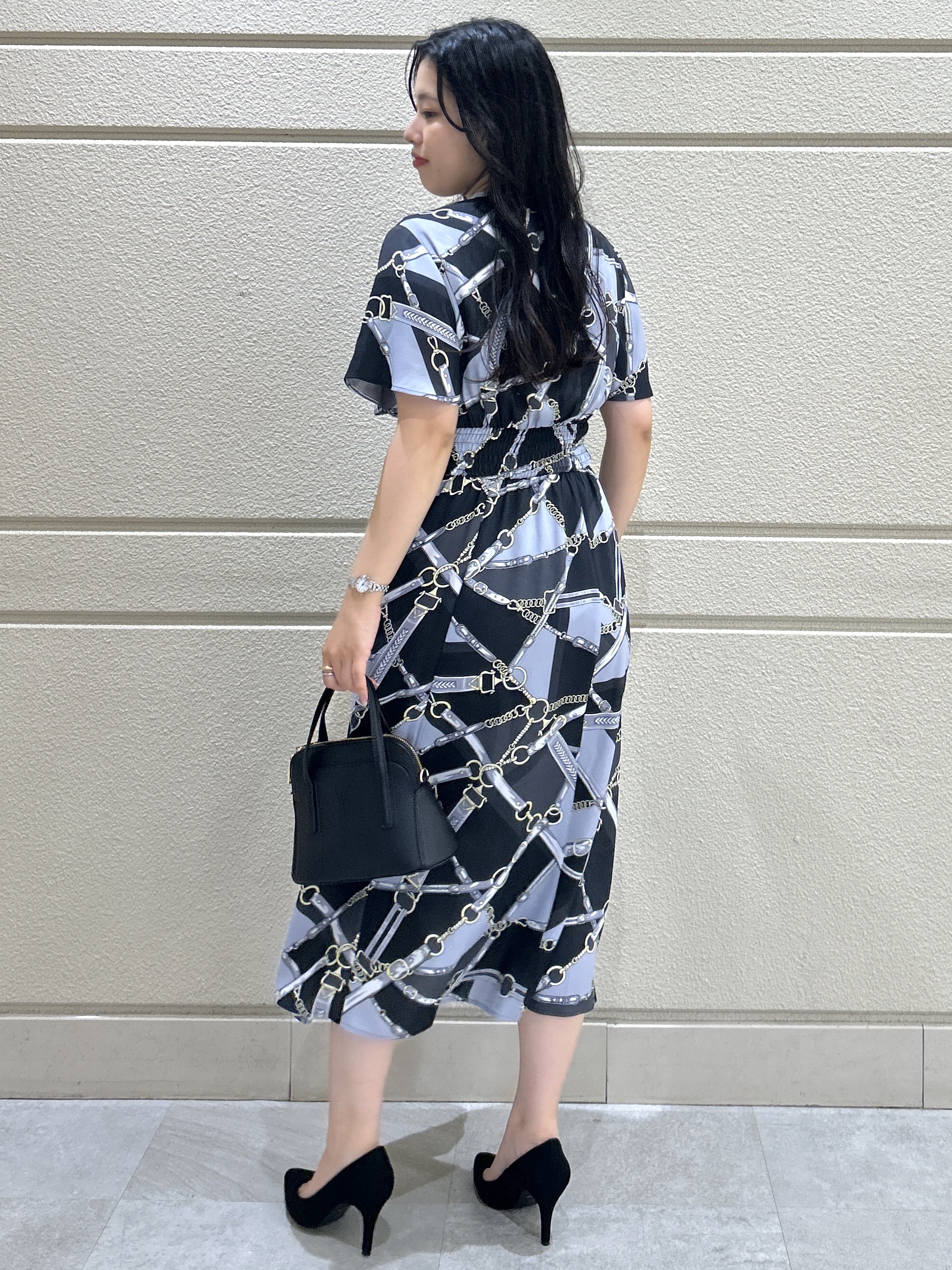 Momokaさんの「COUP DE CHANCE｜【手洗い可】スカーフ柄ワンピース」を使ったコーディネート