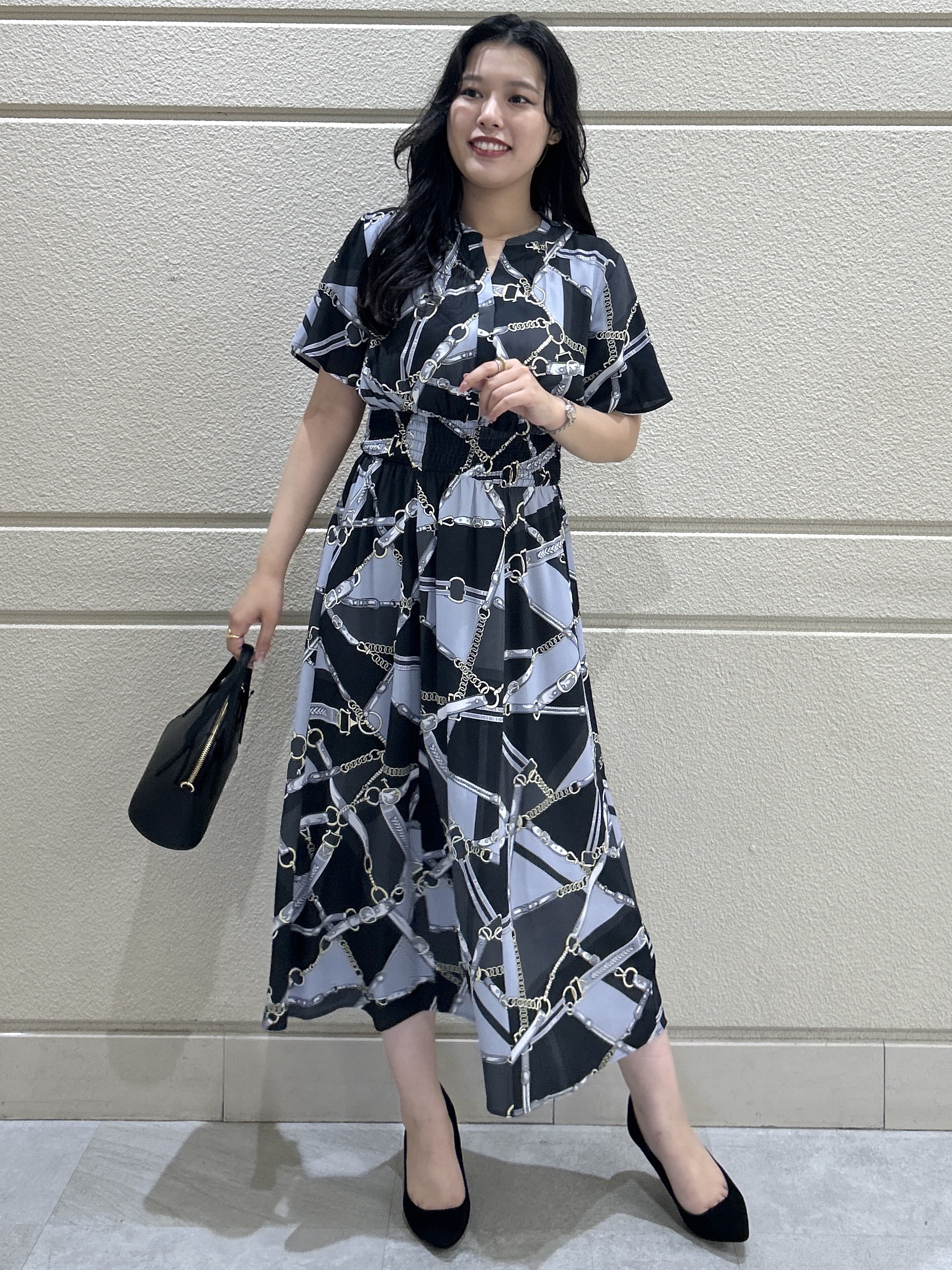 Momokaさんの「COUP DE CHANCE｜【手洗い可】スカーフ柄ワンピース」を使ったコーディネート