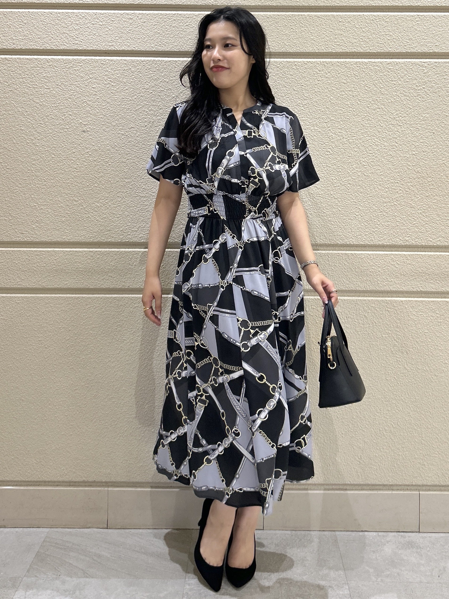 Momokaさんの「COUP DE CHANCE｜【手洗い可】スカーフ柄ワンピース」を使ったコーディネート