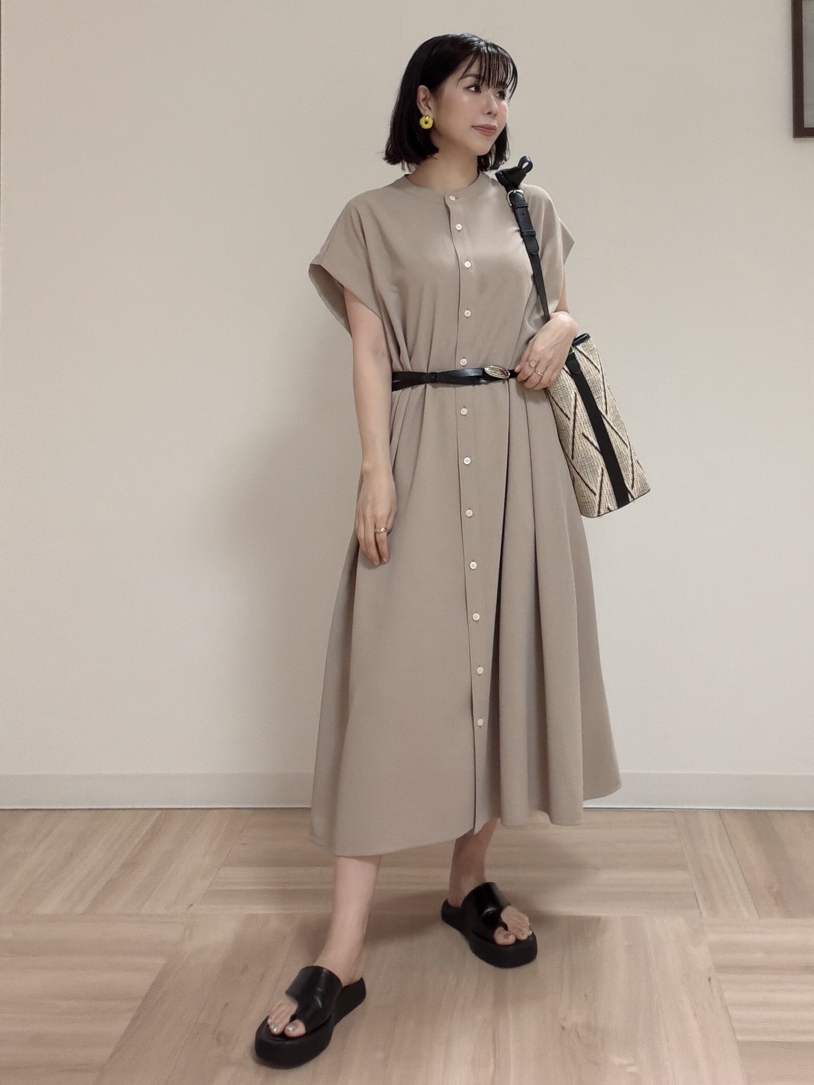 アースさんの「Reflect｜ドライタッチストレートワイドパンツ」を使ったコーディネート