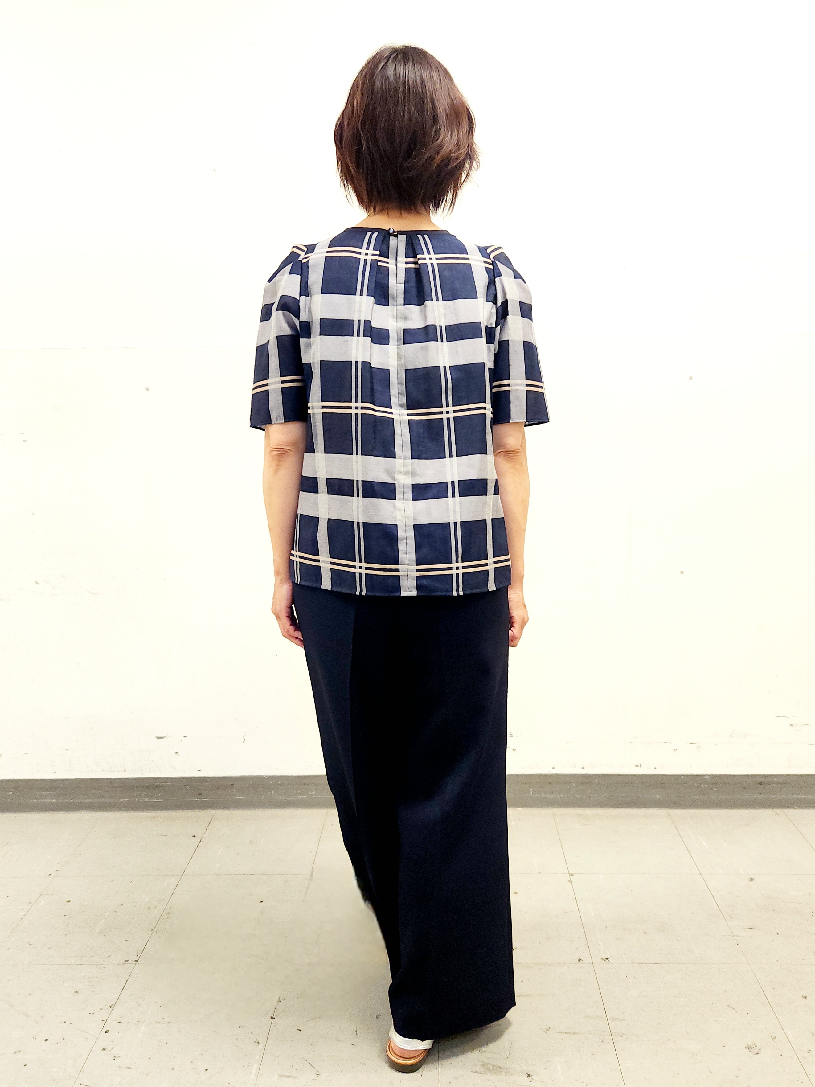 mayumayuさんの「Reflect｜【セットアップ／手洗い可】チェック柄パフスリーブブラウス」を使ったコーディネート