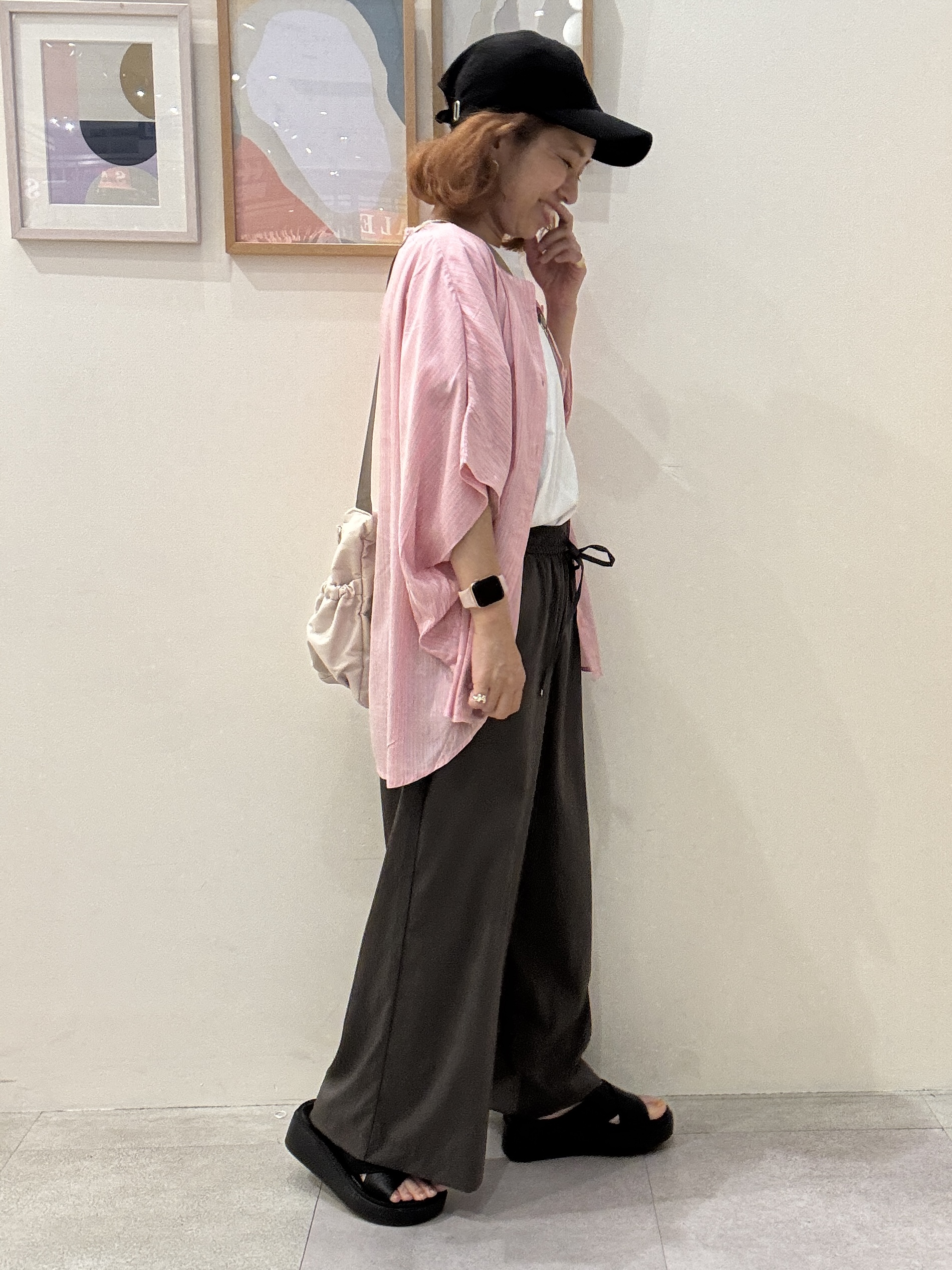 たけぴさんの「SHOO･LA･RUE｜【ひんやり/洗濯機可/体型カバー】二の腕隠れる ゆるっと襟ギャザーレーヨンブラウス」を使ったコーディネート