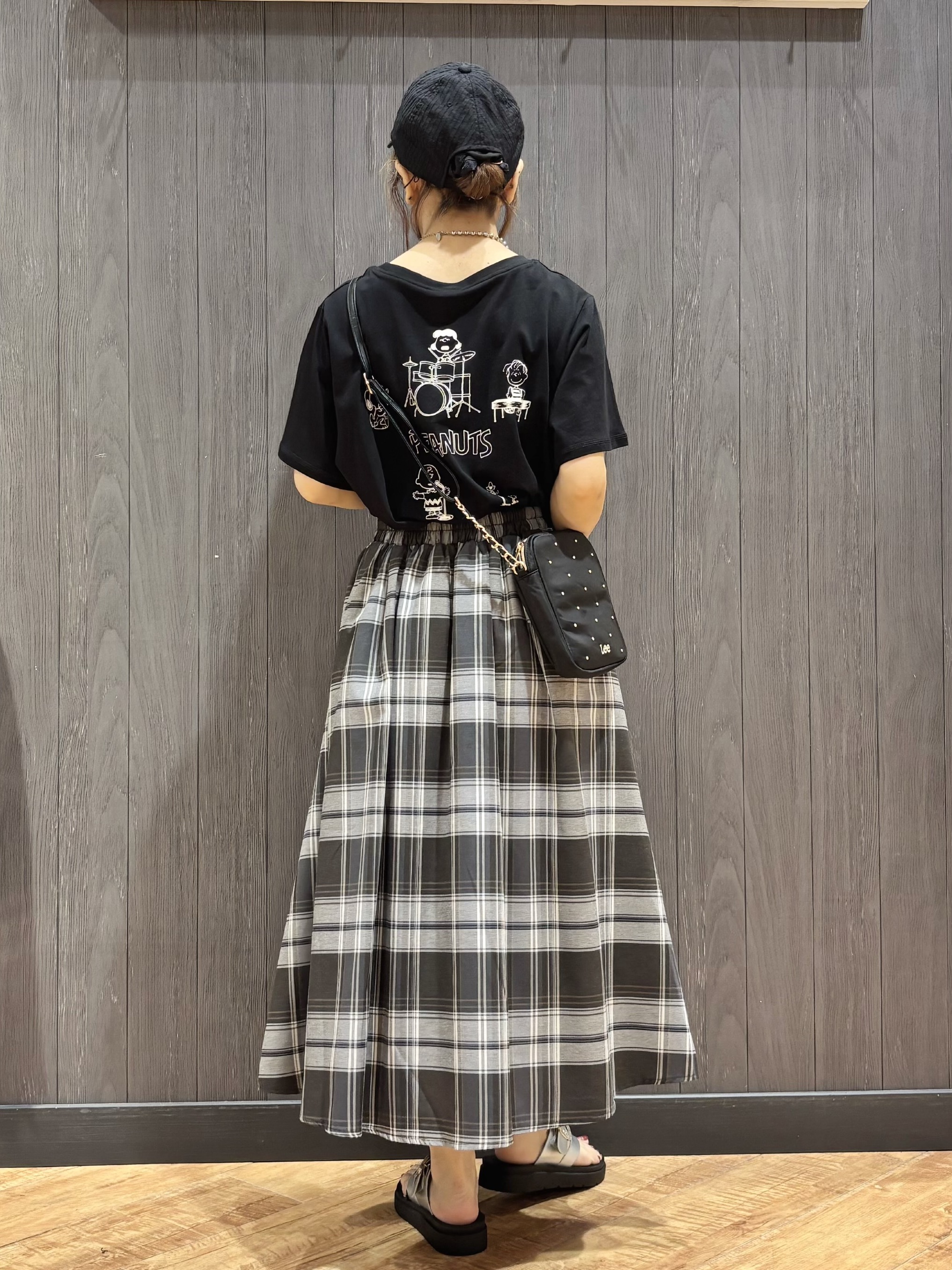 meiさんの「SHOO･LA･RUE｜【PEANUTS】ひんやりプリントTシャツ」を使ったコーディネート