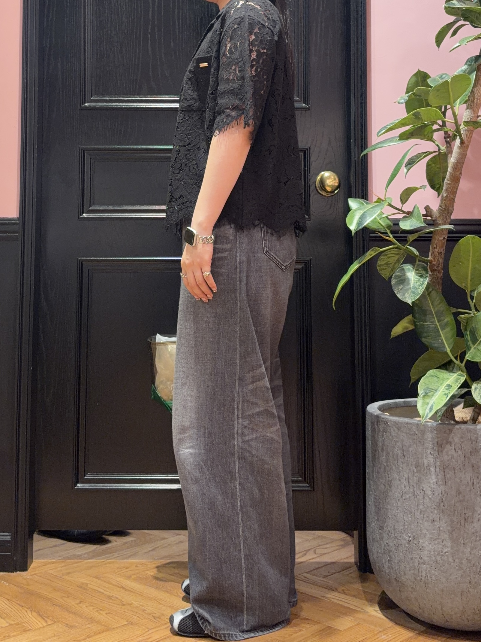 SAKAIさんの「DRESSTERIOR｜【ウォッシャブル/羽織りにも便利】シアーコードレースブラウス」を使ったコーディネート
