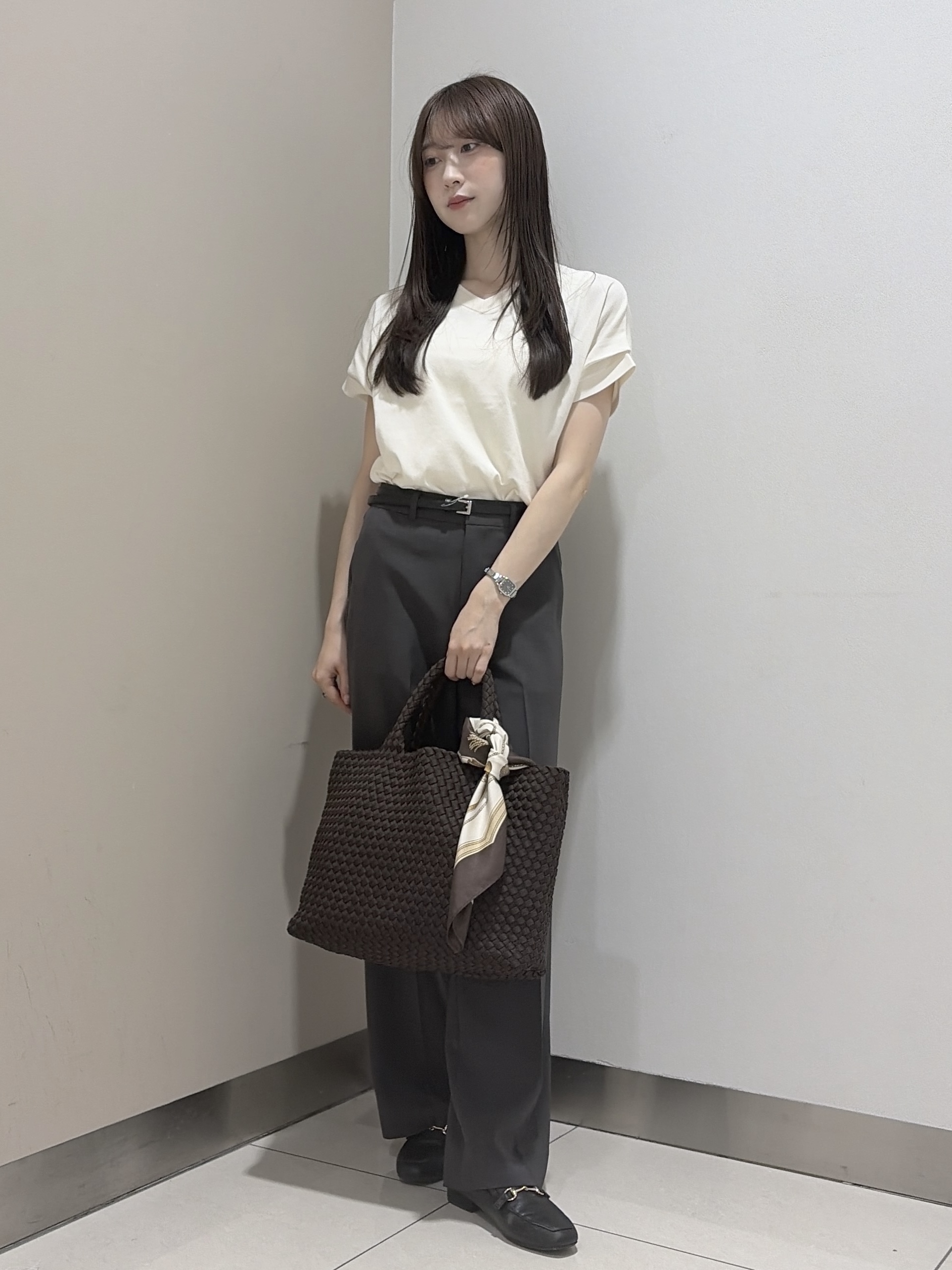 岡田美詩さんの「UNTITLED｜【きれいに体型カバー/前後2WAY】ドライタッチコットンプルオーバー」を使ったコーディネート