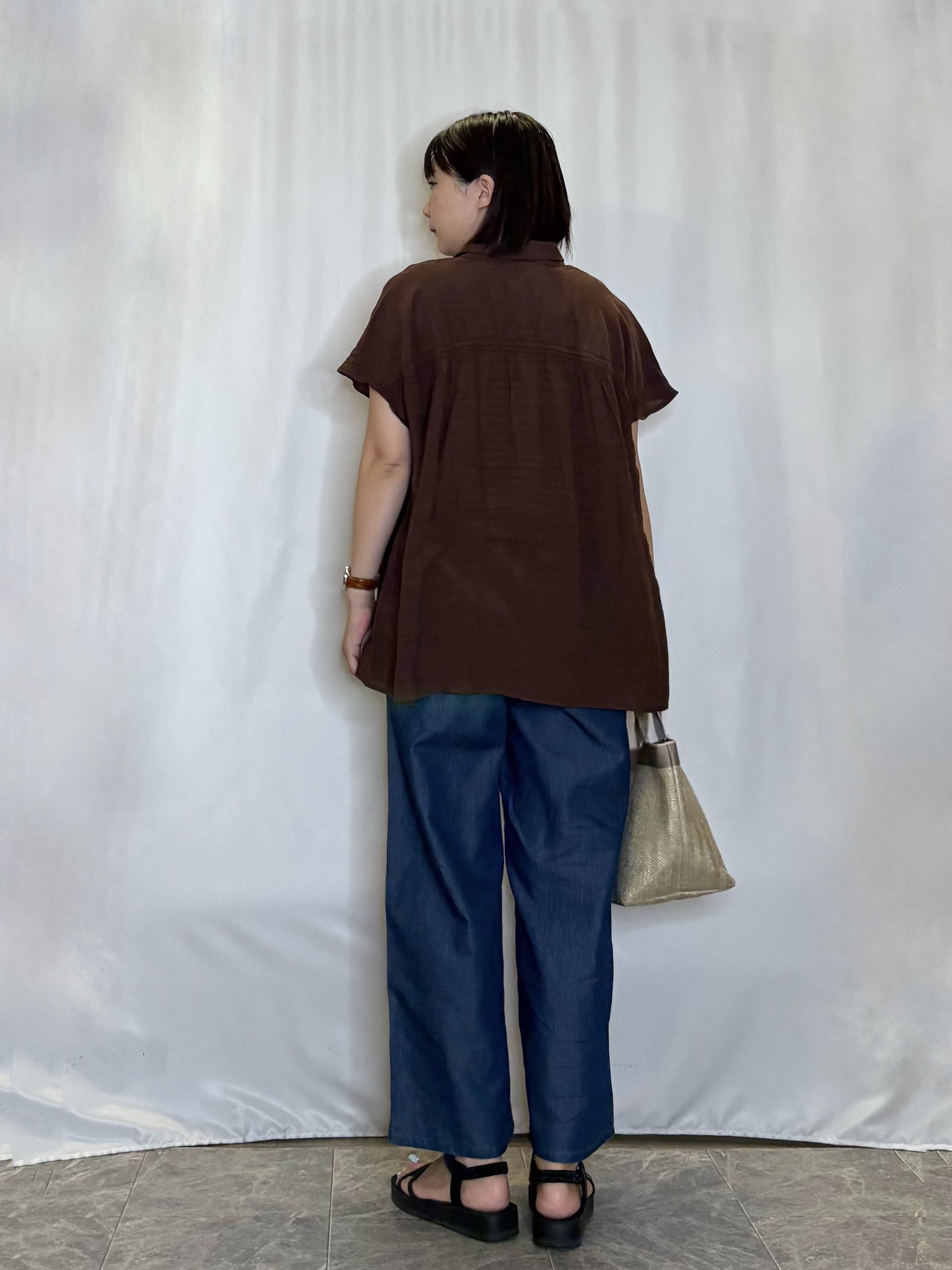 ネリさんの「SHOO･LA･RUE｜【ひんやり/UV】ほんのりシアーで上品な バックギャザーブラウス」を使ったコーディネート
