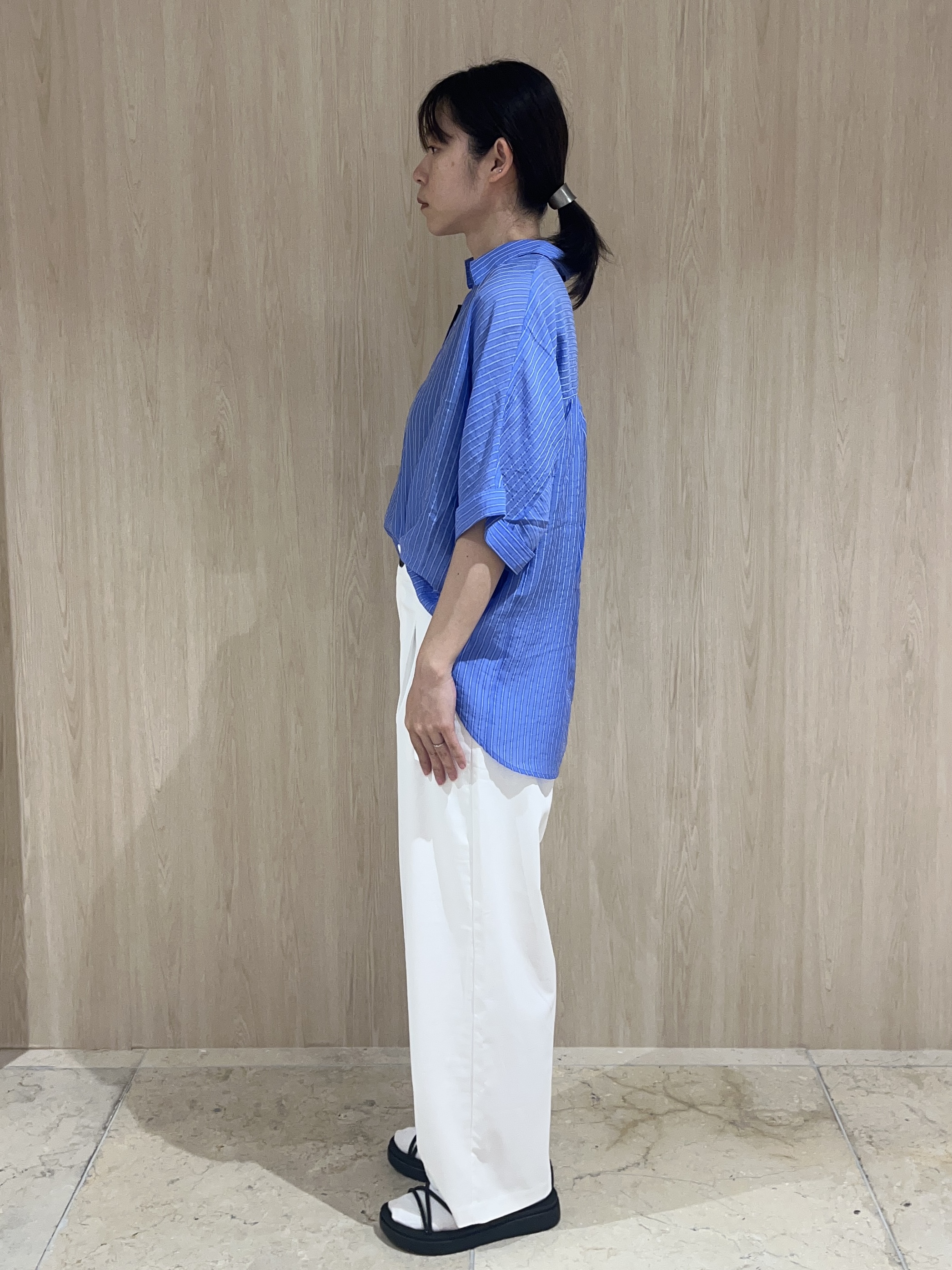 しのさんの「grove｜【洗濯機◎・体型カバー】ON/OFF使える、シアースキッパーシャツ」を使ったコーディネート