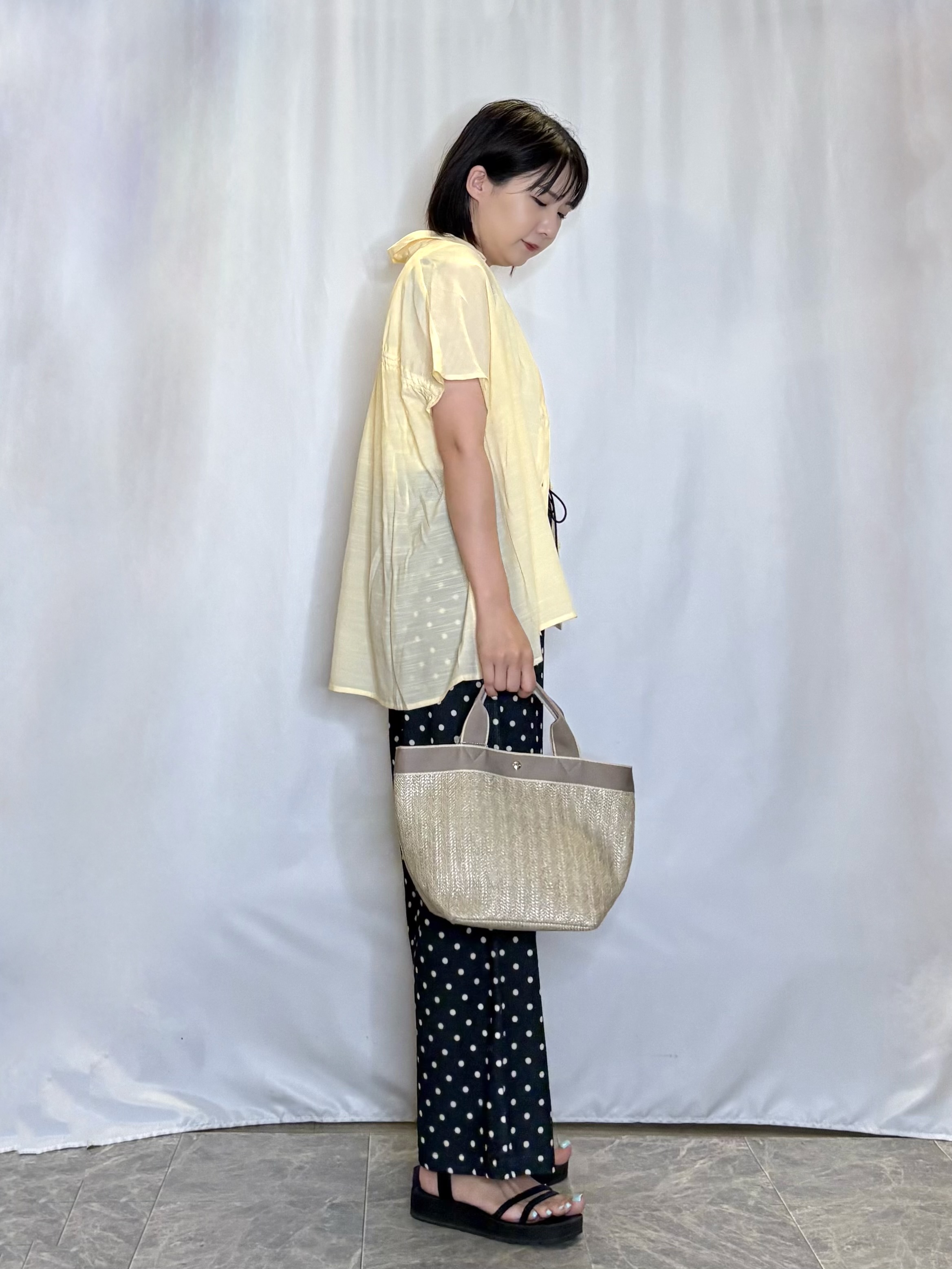 ネリさんの「SHOO･LA･RUE｜【ひんやり/UV】ほんのりシアーで上品な バックギャザーブラウス」を使ったコーディネート