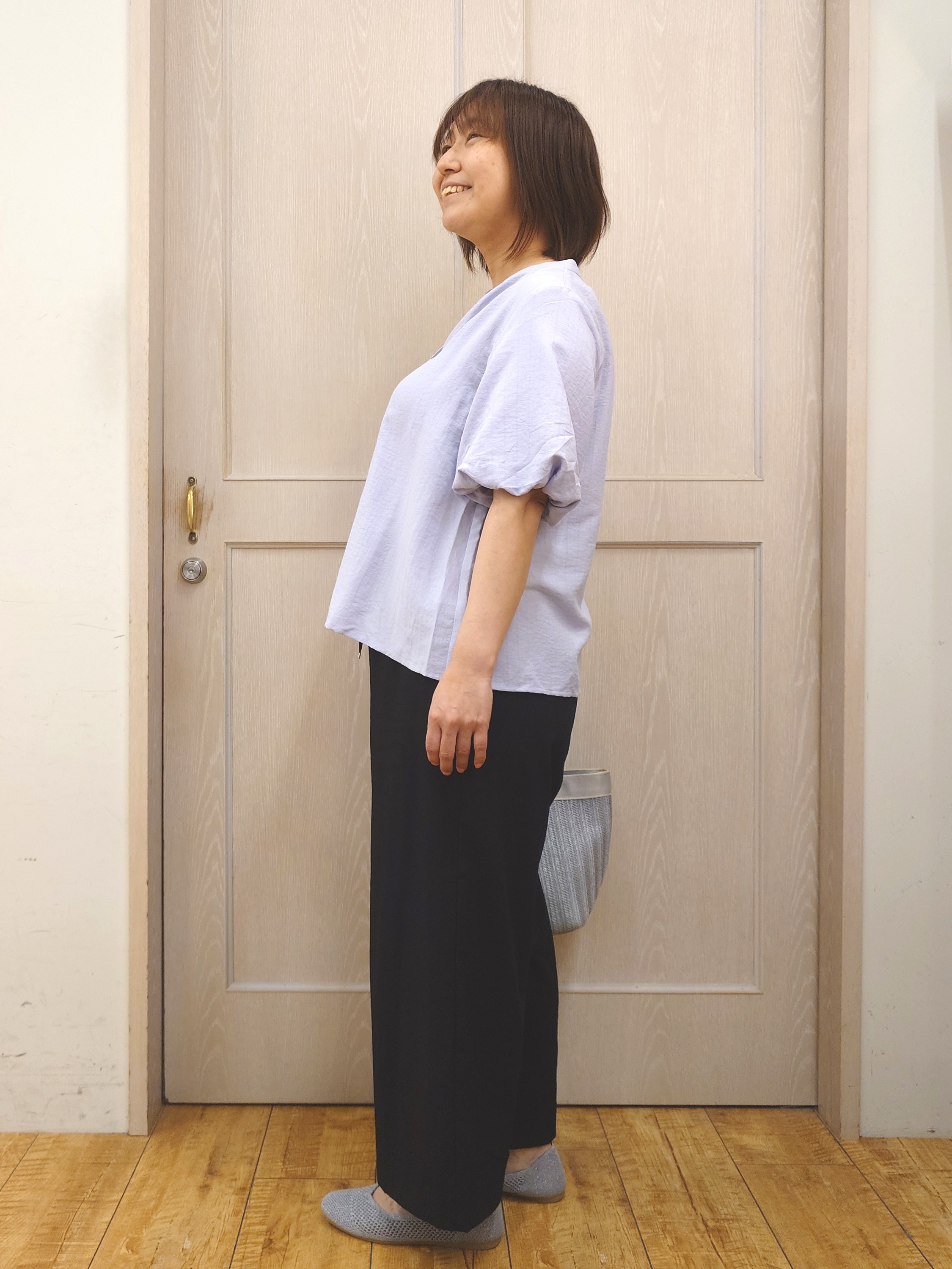とろろさんの「SHOO･LA･RUE｜【S-LL/洗濯機可】バルーンスリーブ　キーネックブラウス」を使ったコーディネート