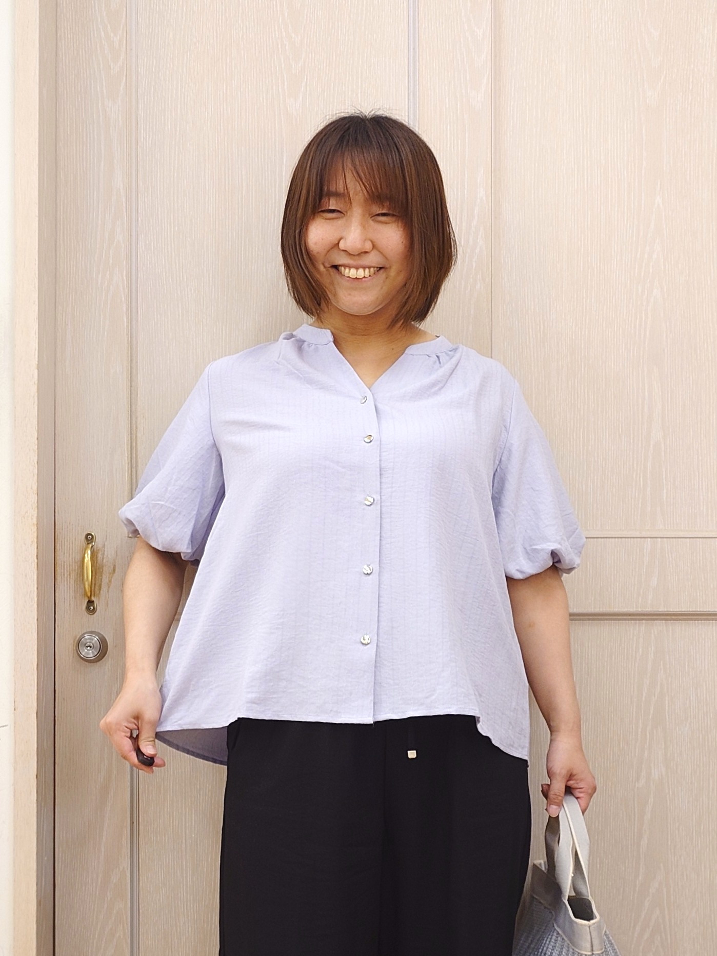 とろろさんの「SHOO･LA･RUE｜【S-LL/洗濯機可】バルーンスリーブ　キーネックブラウス」を使ったコーディネート