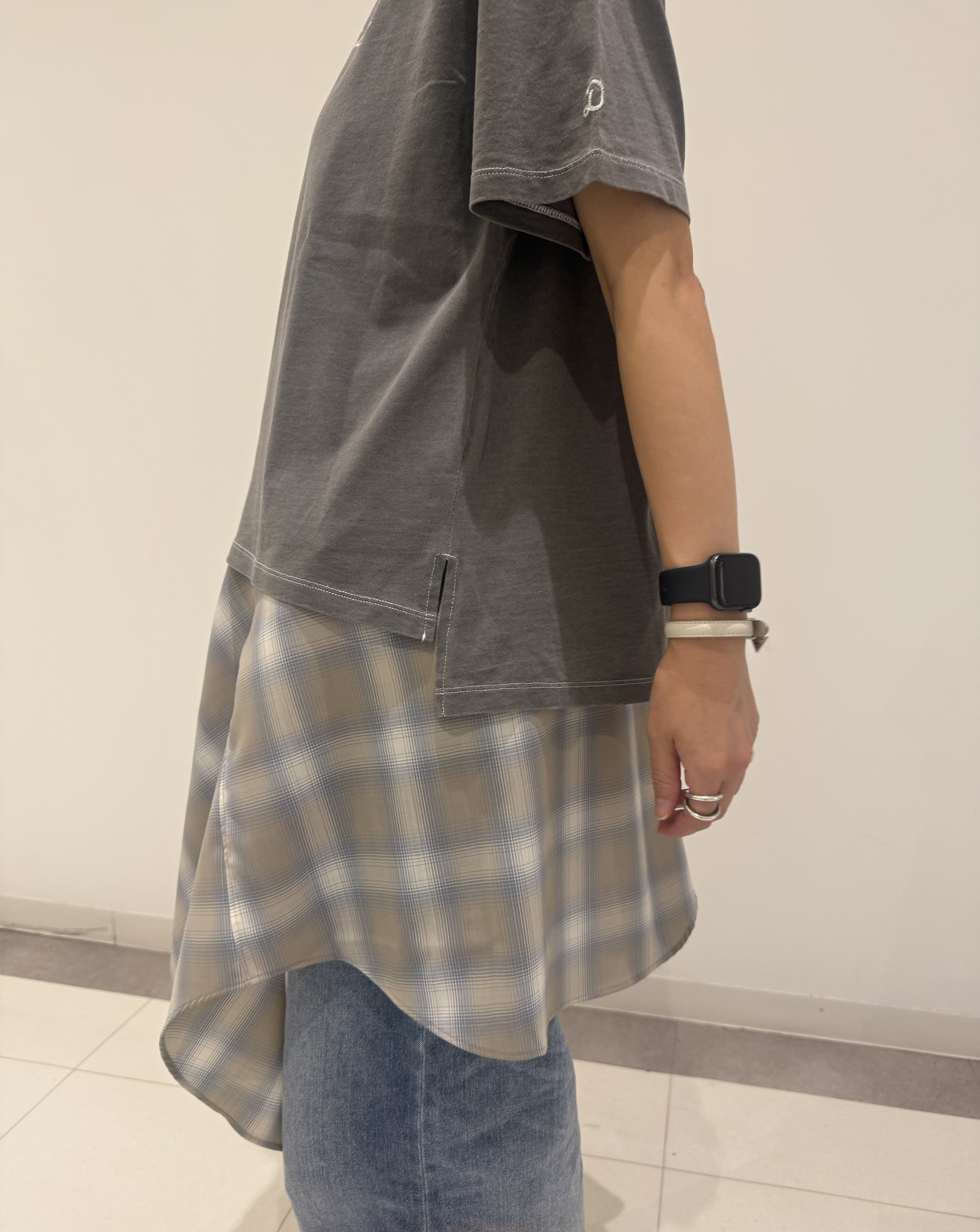MIYAKAWAさんの「DRESSTERIOR｜インディゴ天竺ロゴTシャツ」を使ったコーディネート