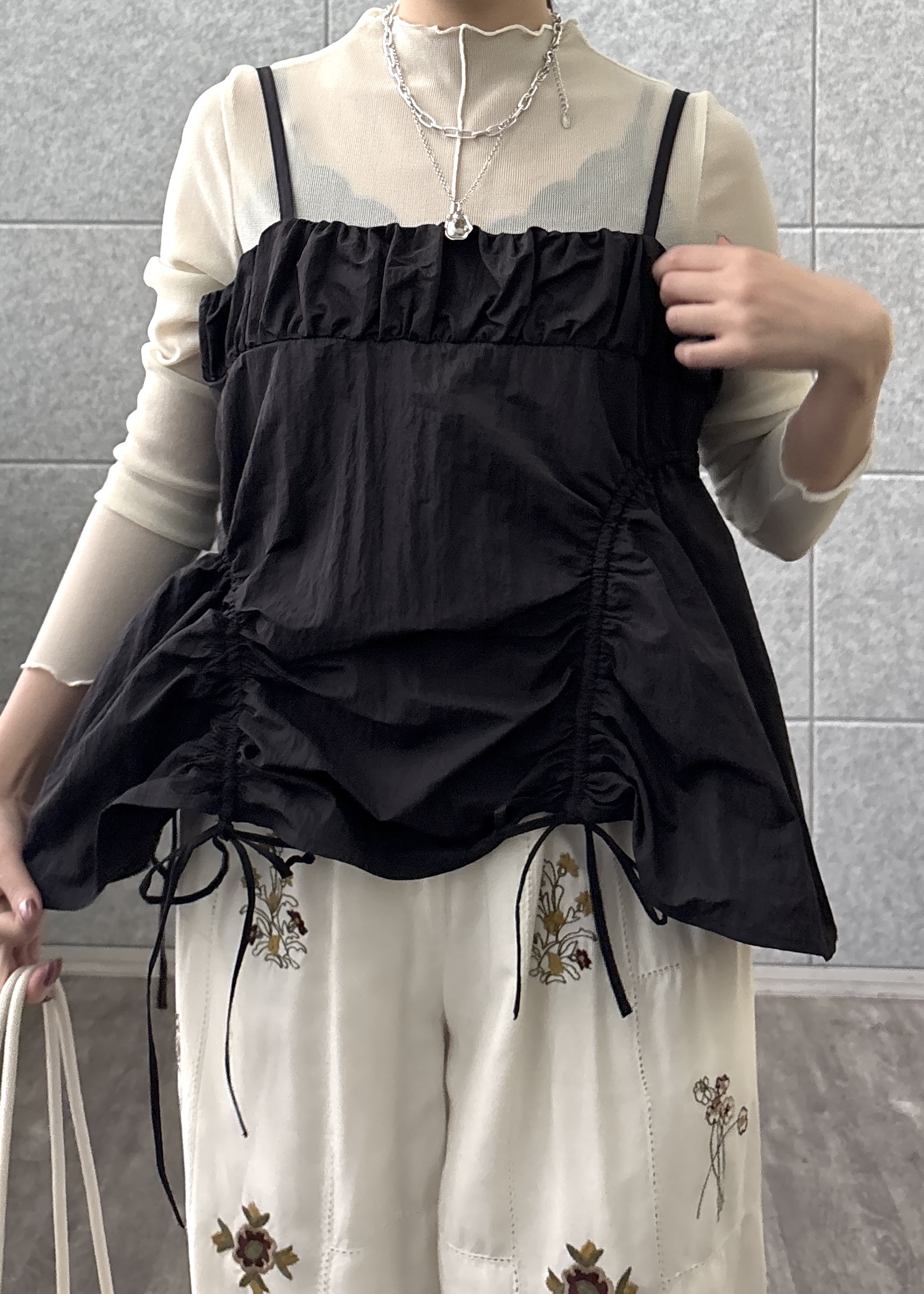 Renoさんの「INDIVI｜アート刺繍イージーパンツ【セットアップ可能】」を使ったコーディネート