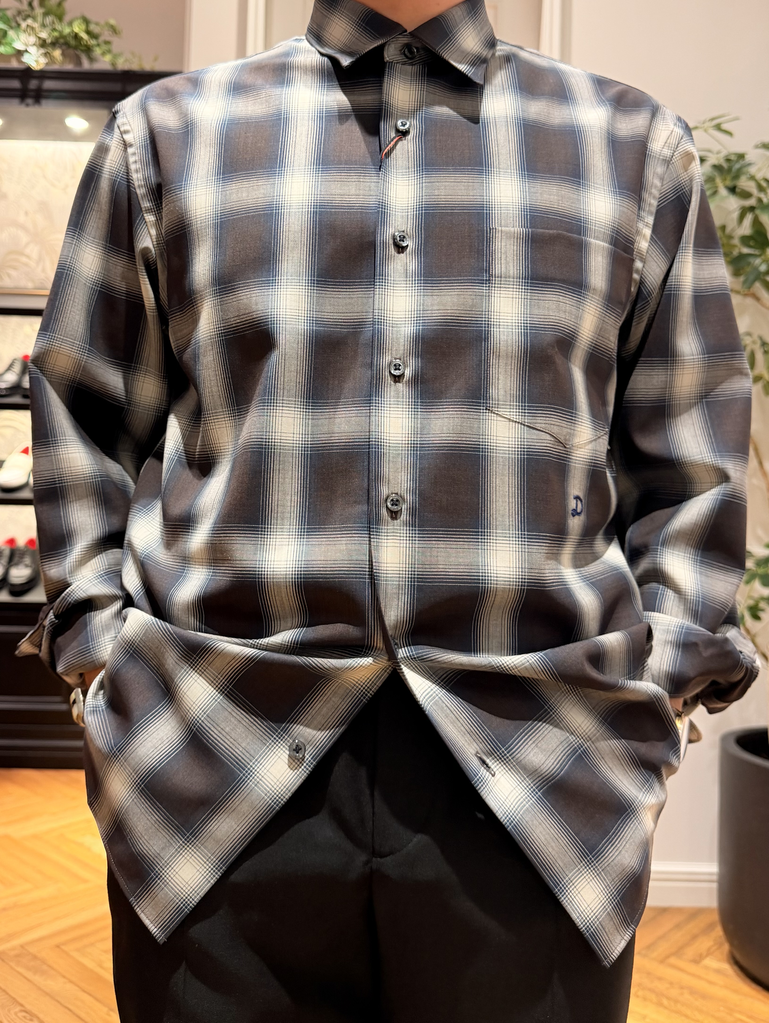 鶴田大士さんの「DRESSTERIOR｜【ウォッシャブル】サイドゴア ワンタックワイドパンツ」を使ったコーディネート