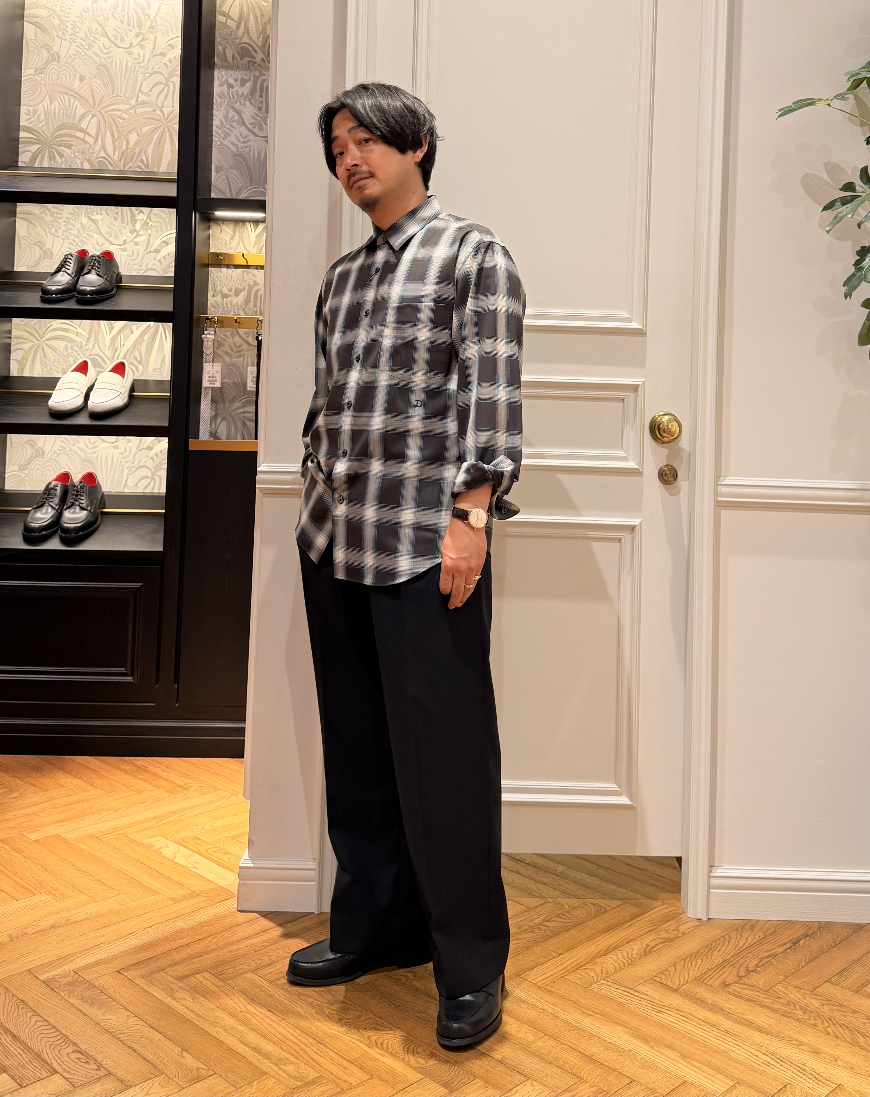 鶴田大士さんの「DRESSTERIOR｜【ウォッシャブル】サイドゴア ワンタックワイドパンツ」を使ったコーディネート