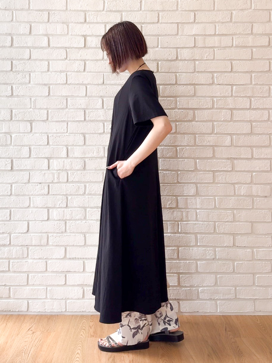 𝐜𝐡𝐢𝐤𝐚さんの「SHOO･LA･RUE｜【S-LL/洗濯機可/セットアップ可】軽凛(かろりん) ひんやり切替ワンピース」を使ったコーディネート