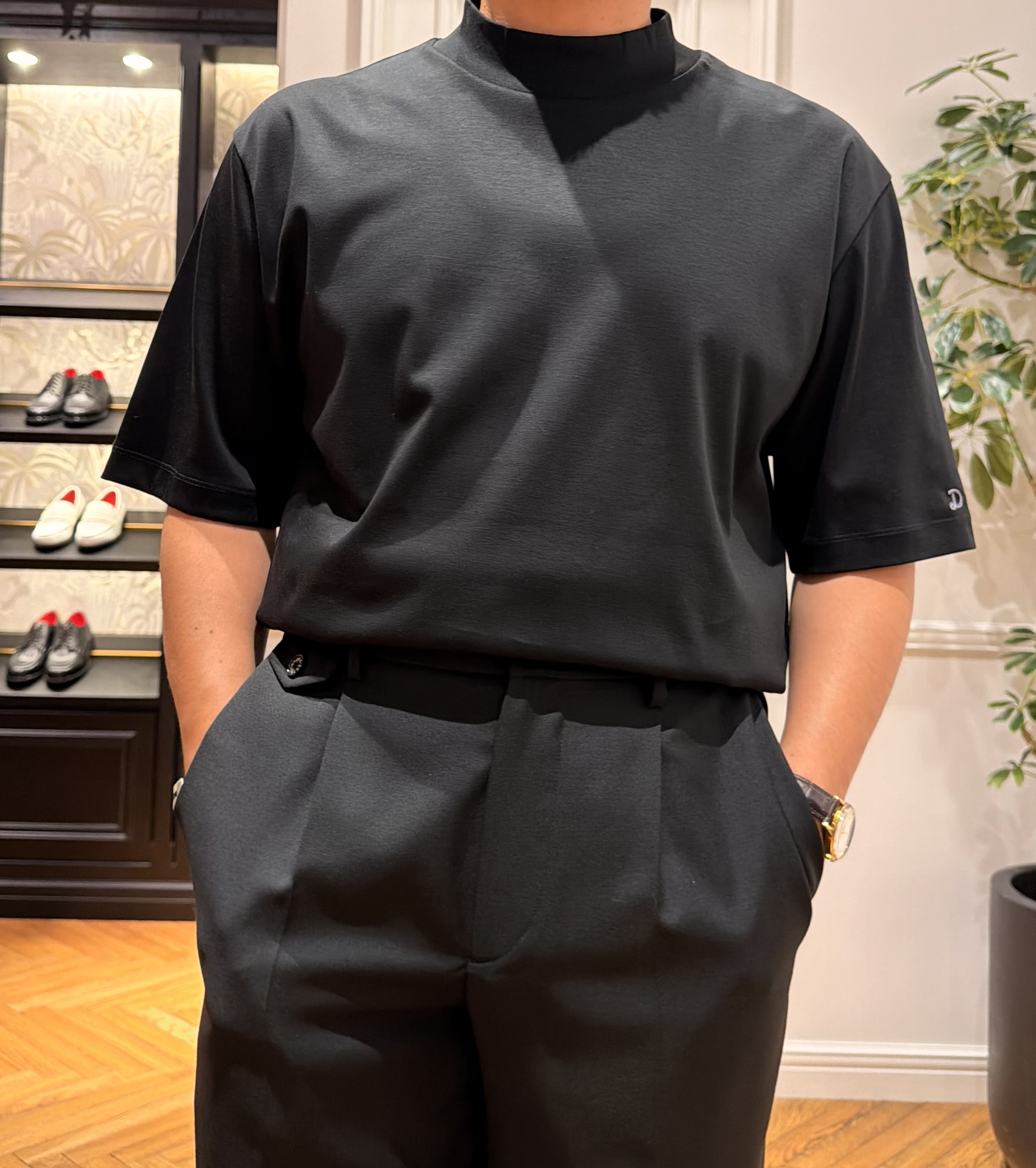 鶴田大士さんの「DRESSTERIOR｜【接触冷感／抗菌防臭／消臭】ICE CLEAR COTTON モックネックTシャツ」を使ったコーディネート