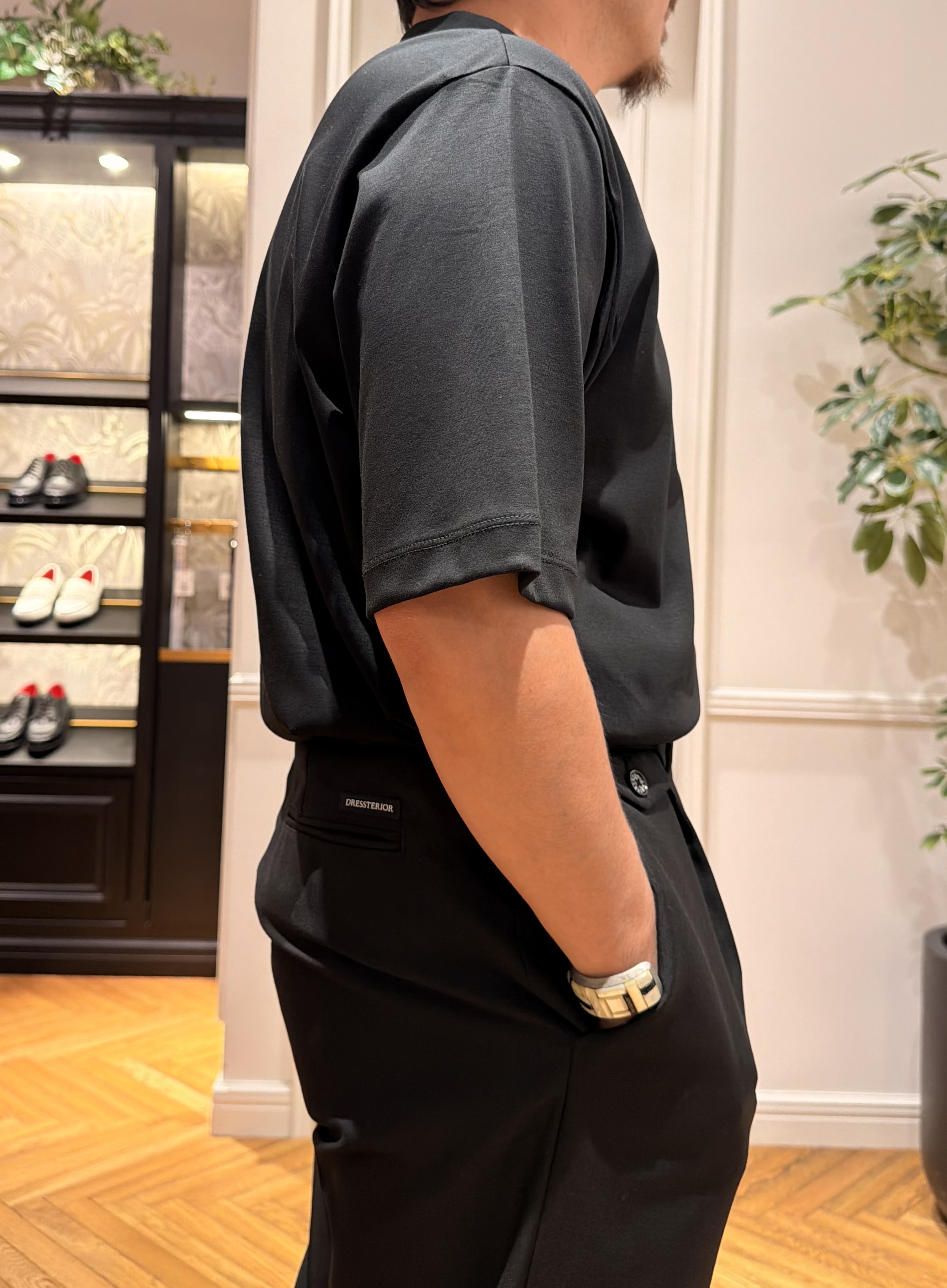 鶴田大士さんの「DRESSTERIOR｜【接触冷感／抗菌防臭／消臭】ICE CLEAR COTTON モックネックTシャツ」を使ったコーディネート