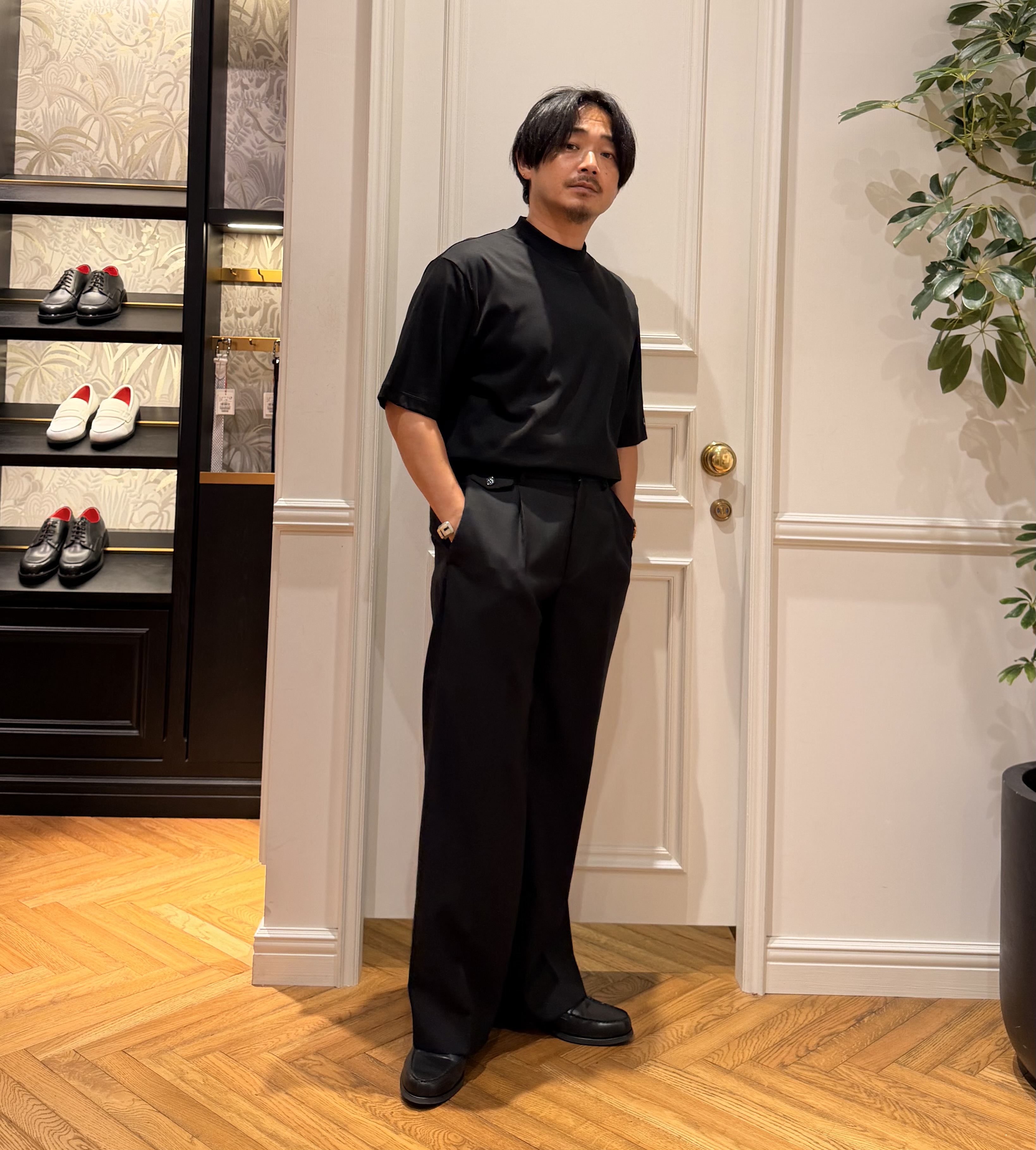 鶴田大士さんの「DRESSTERIOR｜【接触冷感／抗菌防臭／消臭】ICE CLEAR COTTON モックネックTシャツ」を使ったコーディネート
