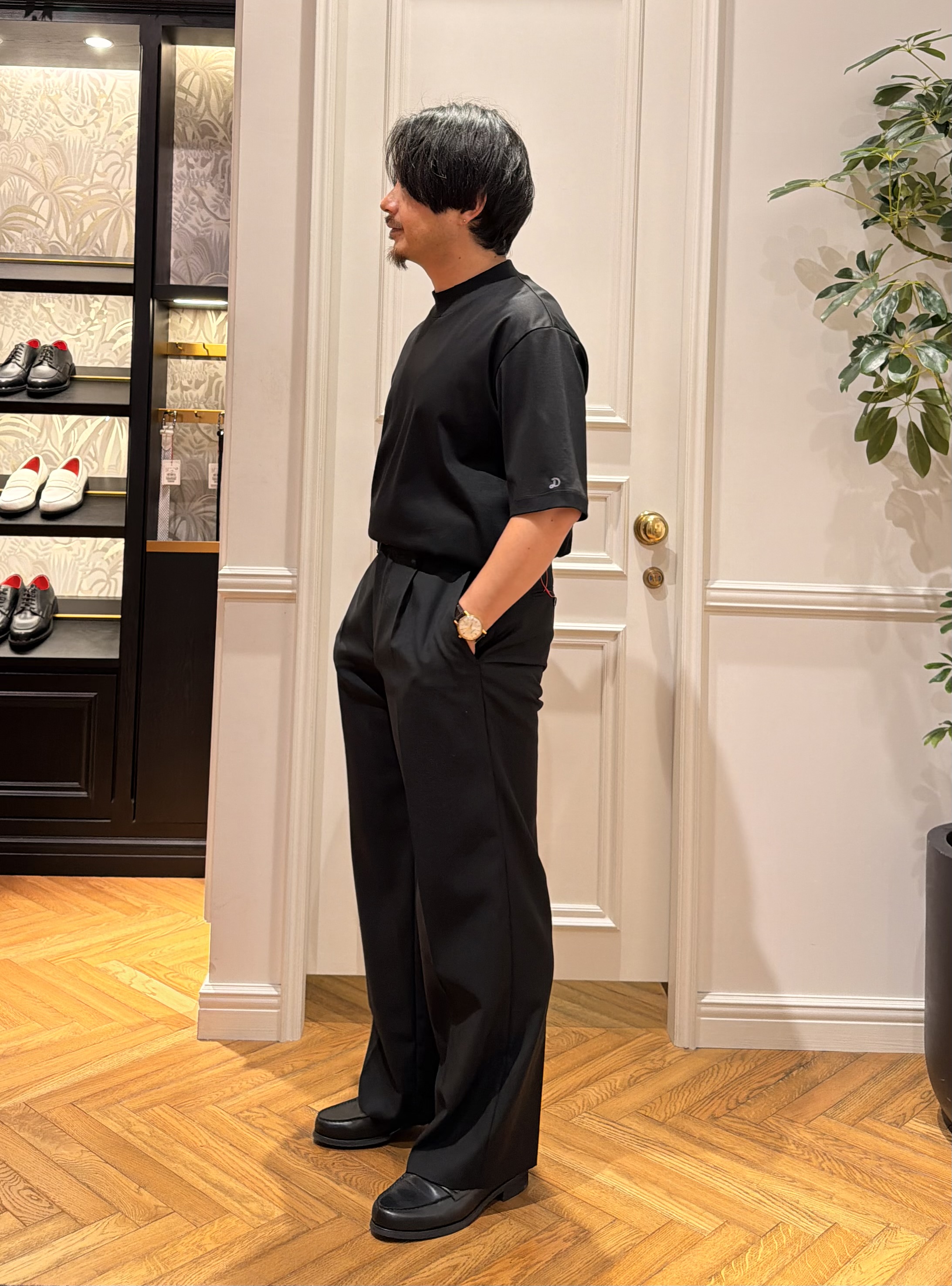 鶴田大士さんの「DRESSTERIOR｜【接触冷感／抗菌防臭／消臭】ICE CLEAR COTTON モックネックTシャツ」を使ったコーディネート