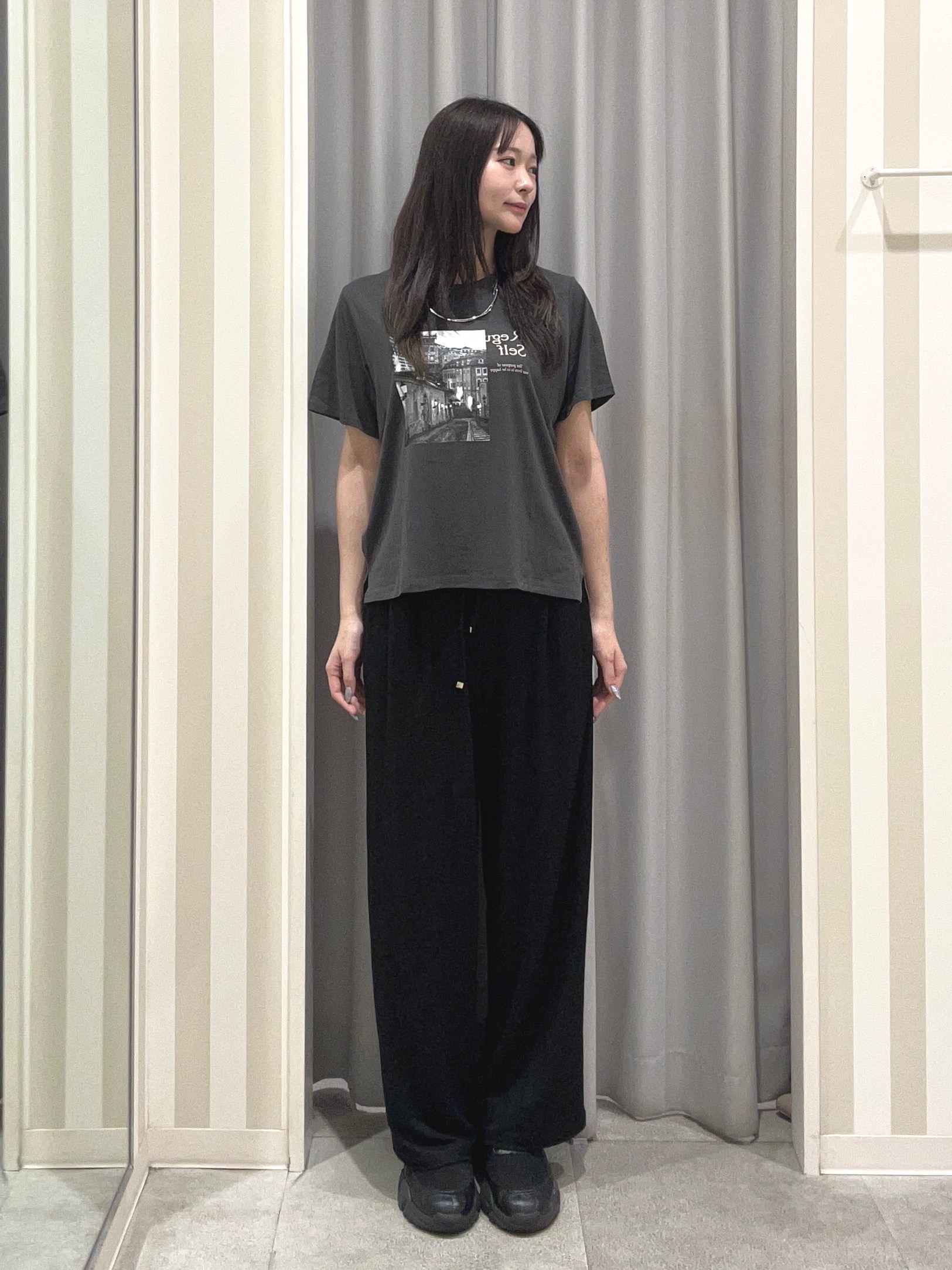 美空さんの「SHOO･LA･RUE｜【綿100%/ひんやり/S-LL/洗濯機可】選べる5柄 大人のベーシックカラープリントTシャツ」を使ったコーディネート