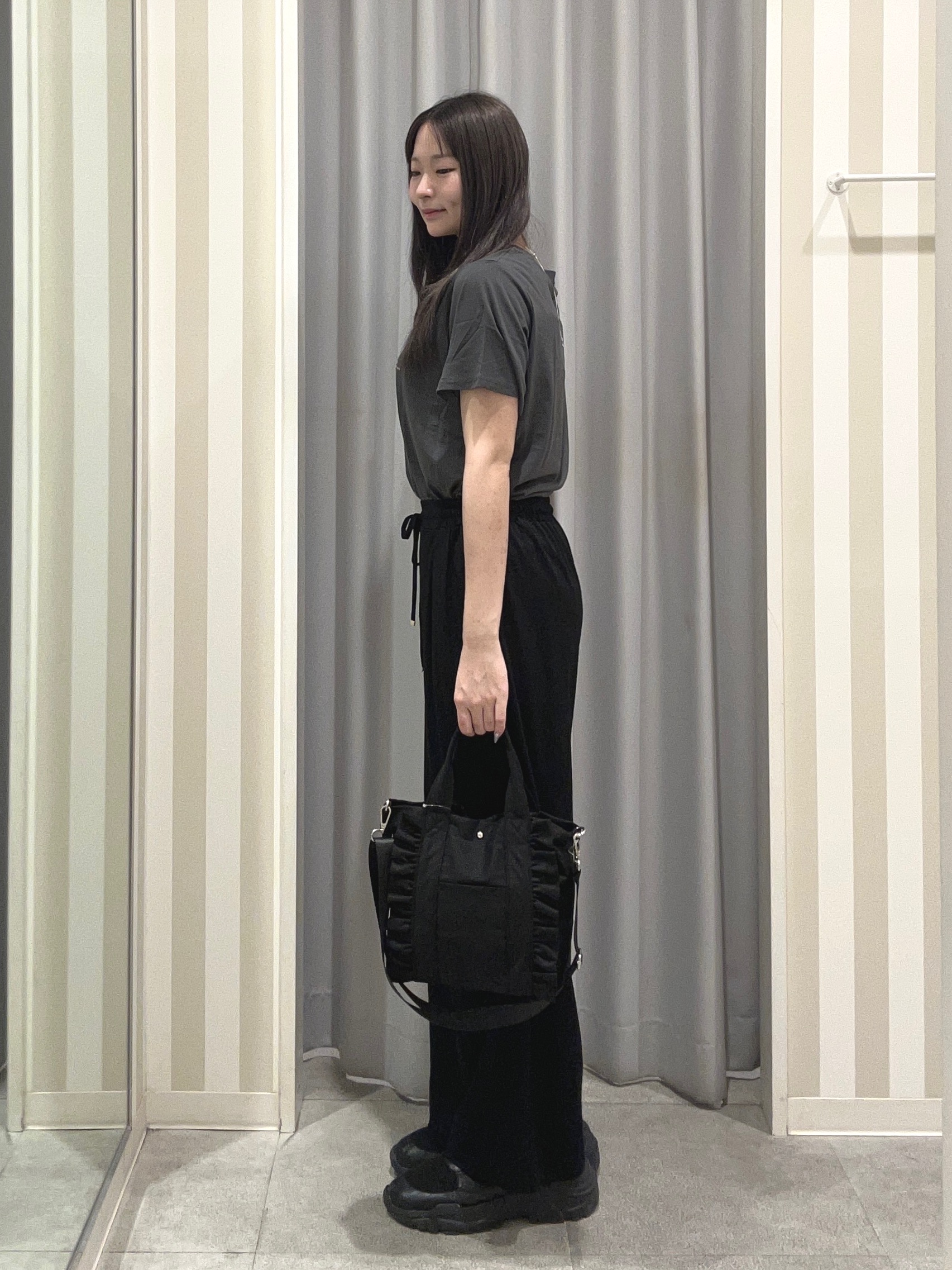 美空さんの「SHOO･LA･RUE｜【綿100%/ひんやり/S-LL/洗濯機可】選べる5柄 大人のベーシックカラープリントTシャツ」を使ったコーディネート
